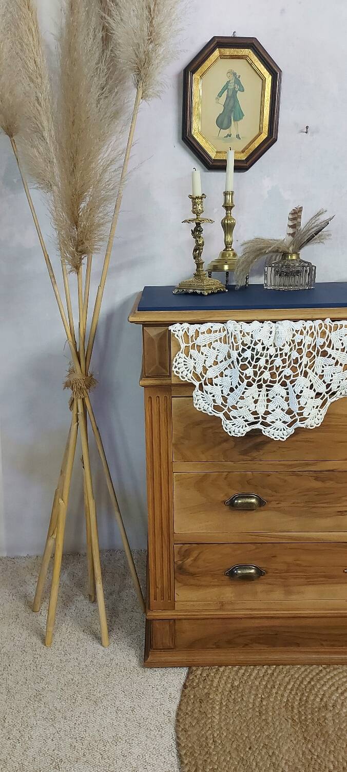 Old chest of drawers