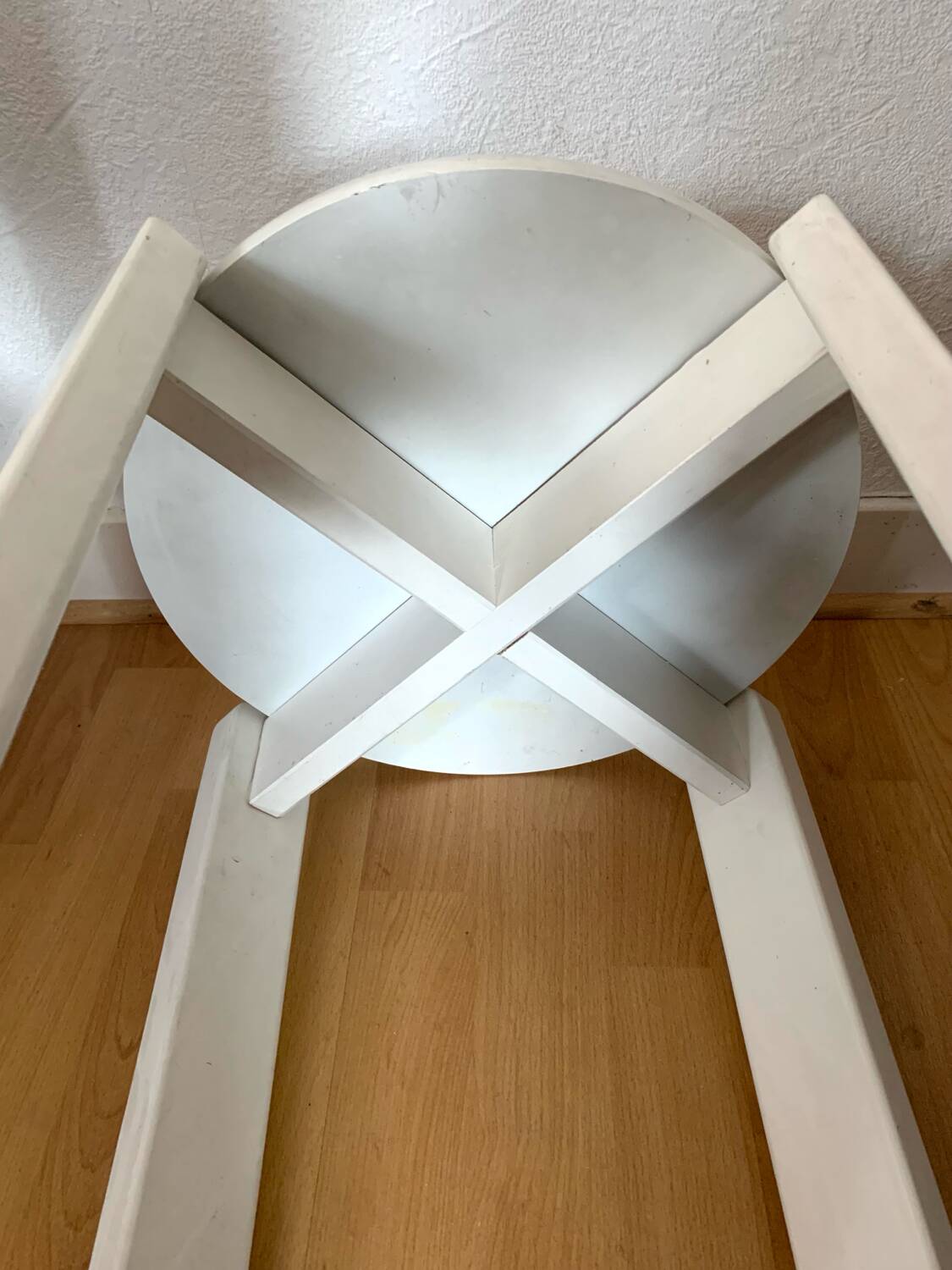 White lacquered stool