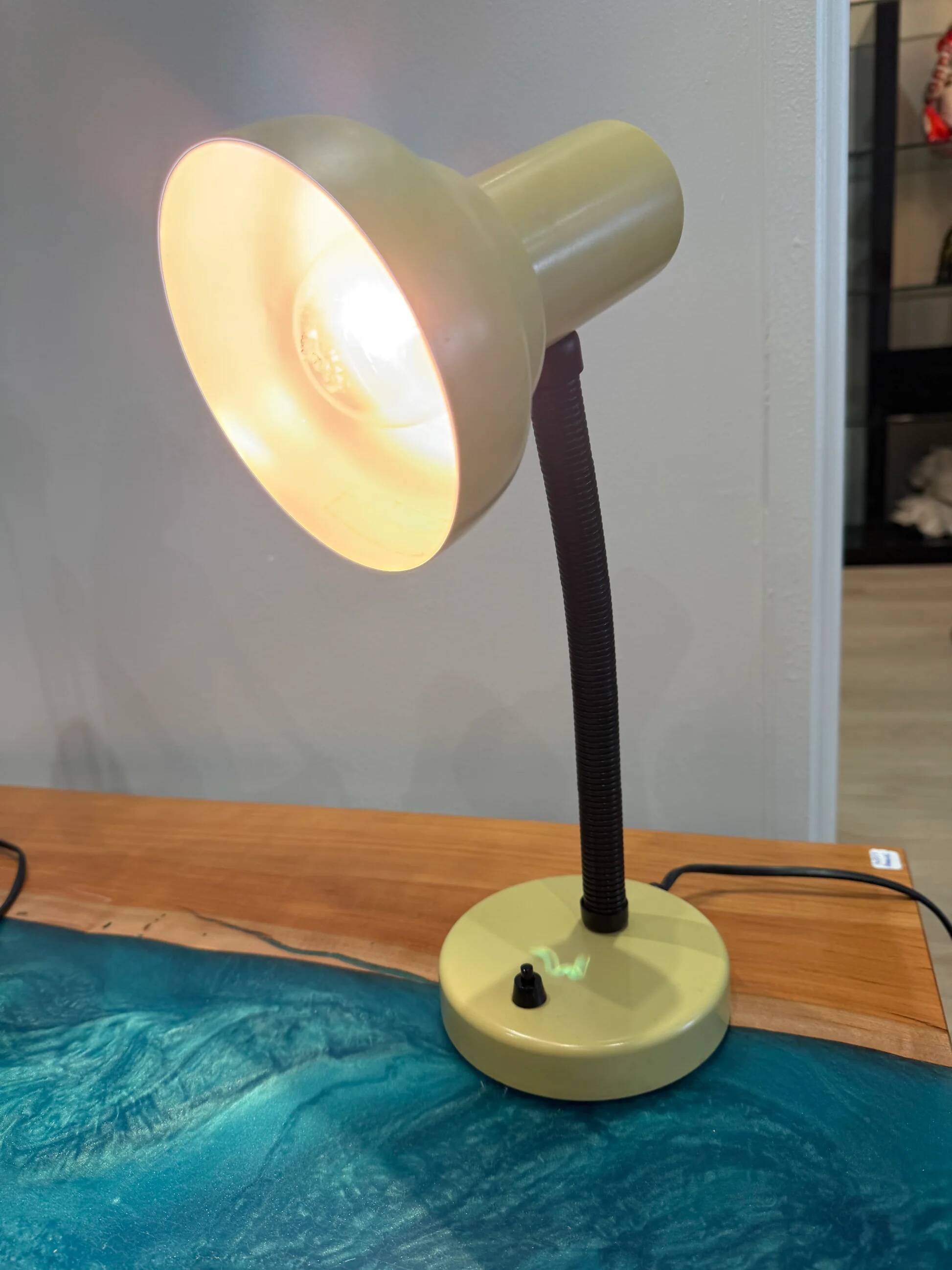 Vintage articulated desk lamp – 1970s design – industrial style