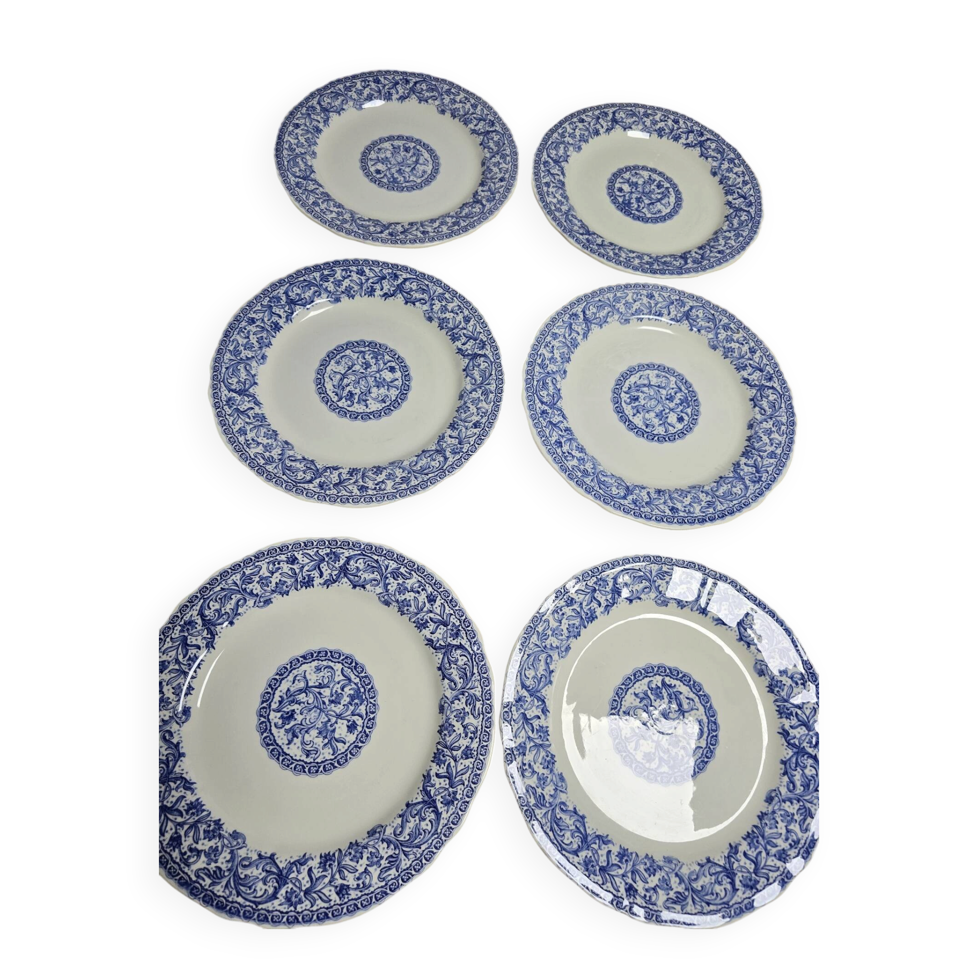 Flat plates Gien with blue patterns in perfect condition.