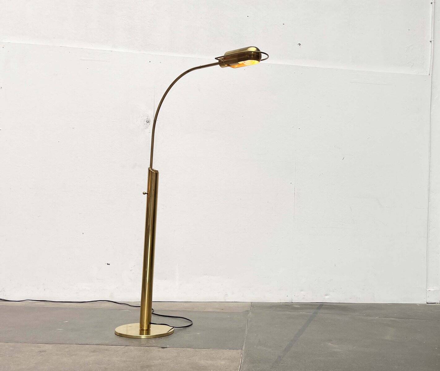 Vintage Hollywood Regency brass floor lamp by designer Florian Schulz, 1970s.