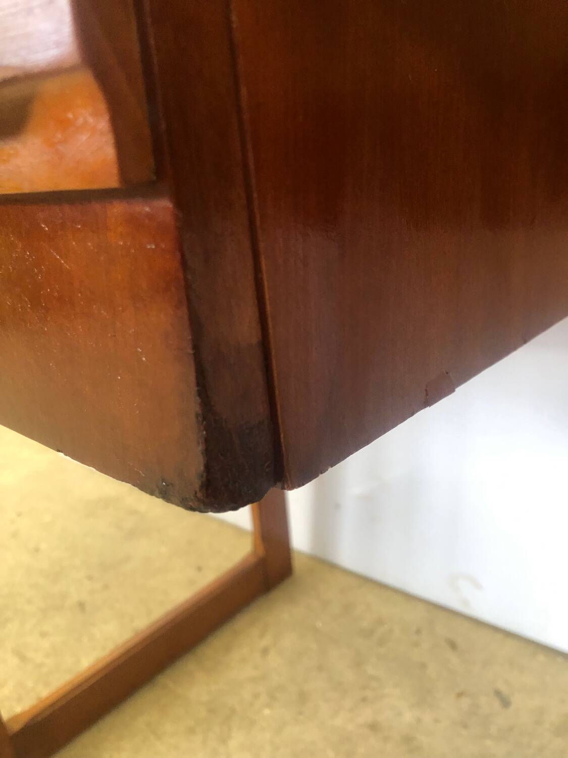 Scandinavian sled base desk