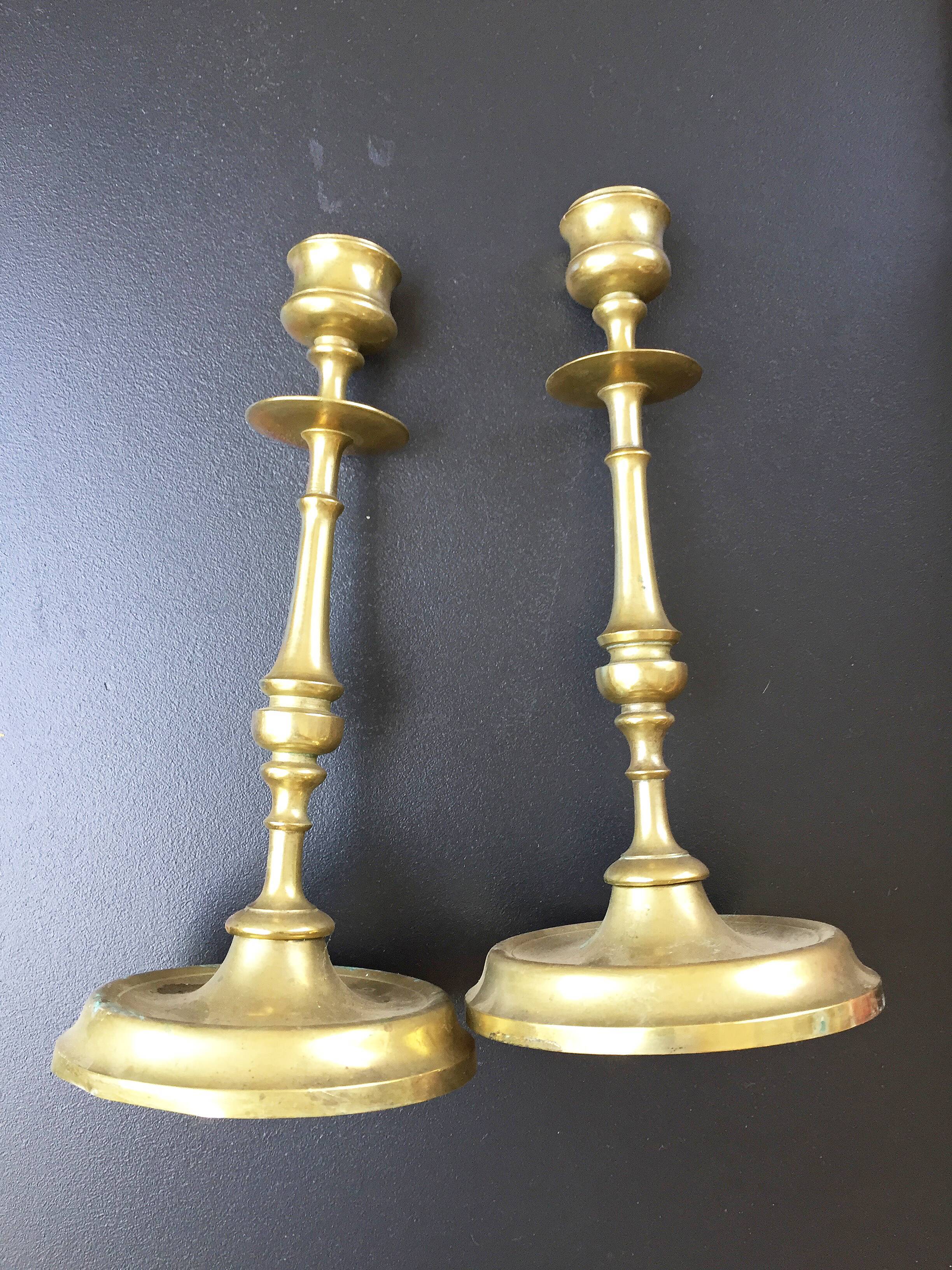 Paire de chandeliers en laiton