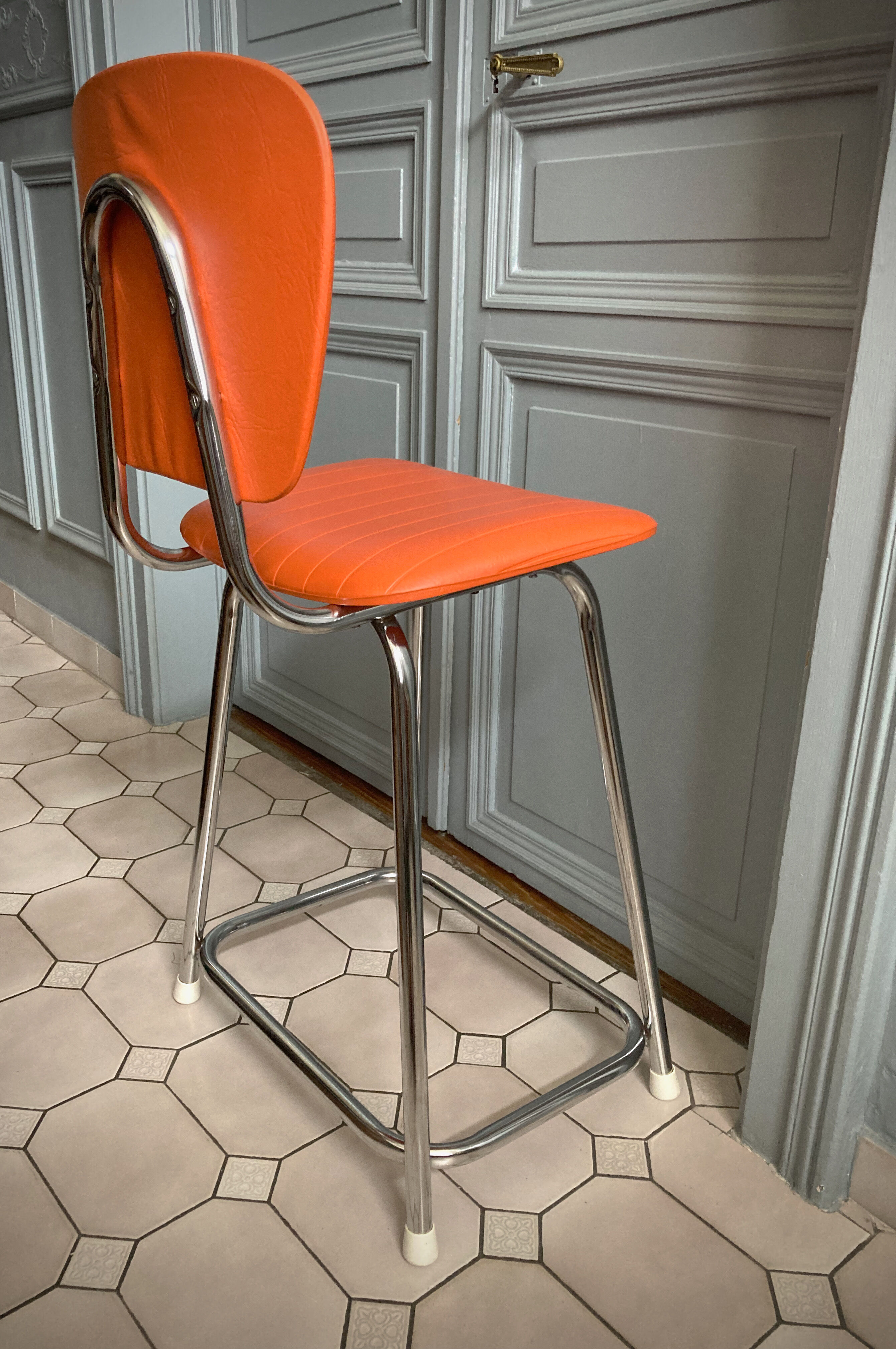 Duo of chair and stool 1970 orange and chromes