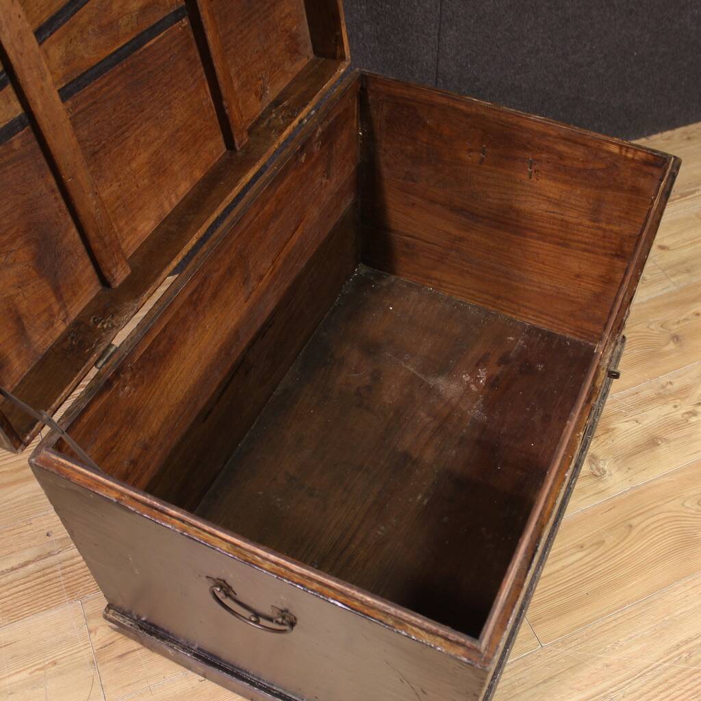 Small Chinese Chest from the 20th Century