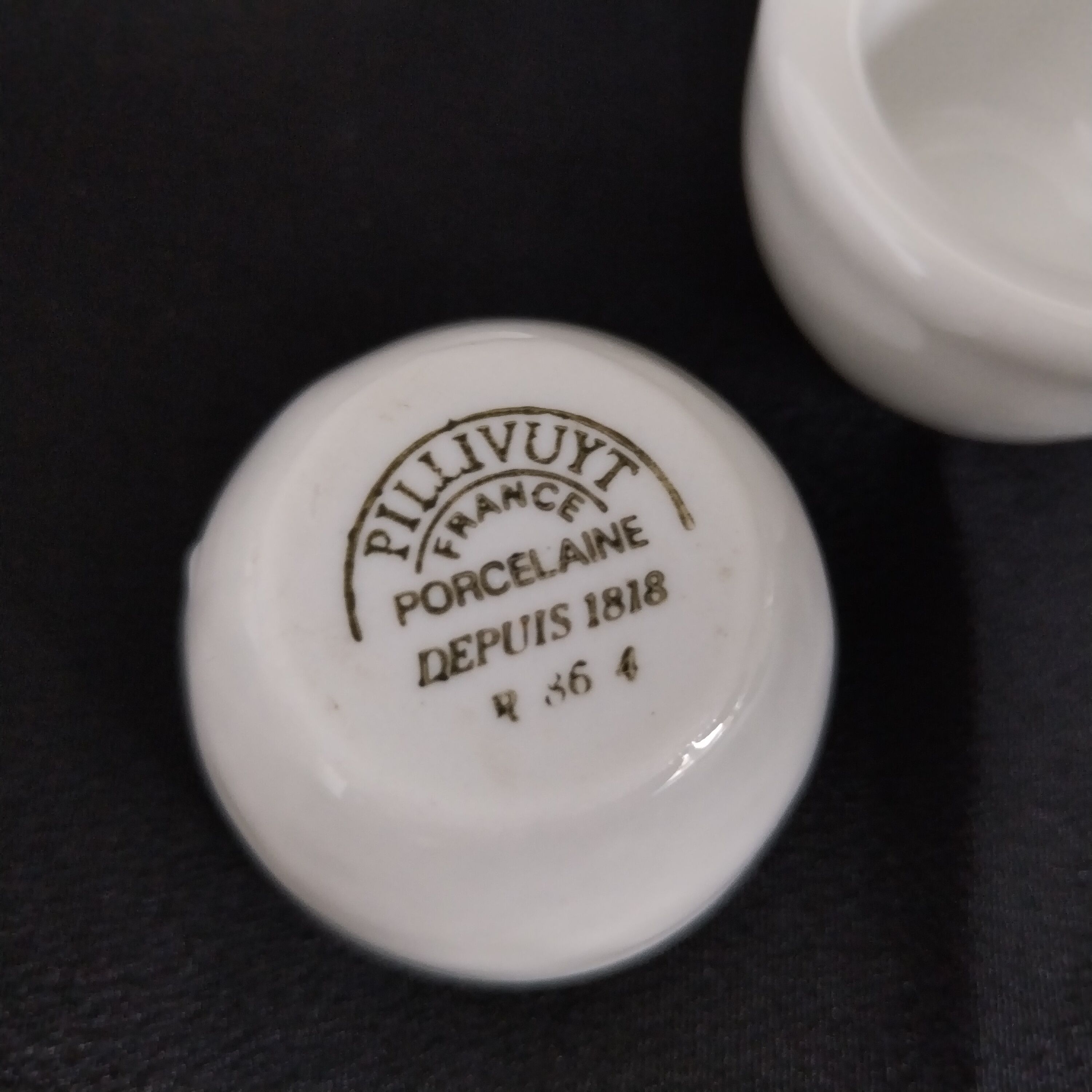 Set of 6 shells in white French porcelain, renowned brand PILLIVUYT since 1818