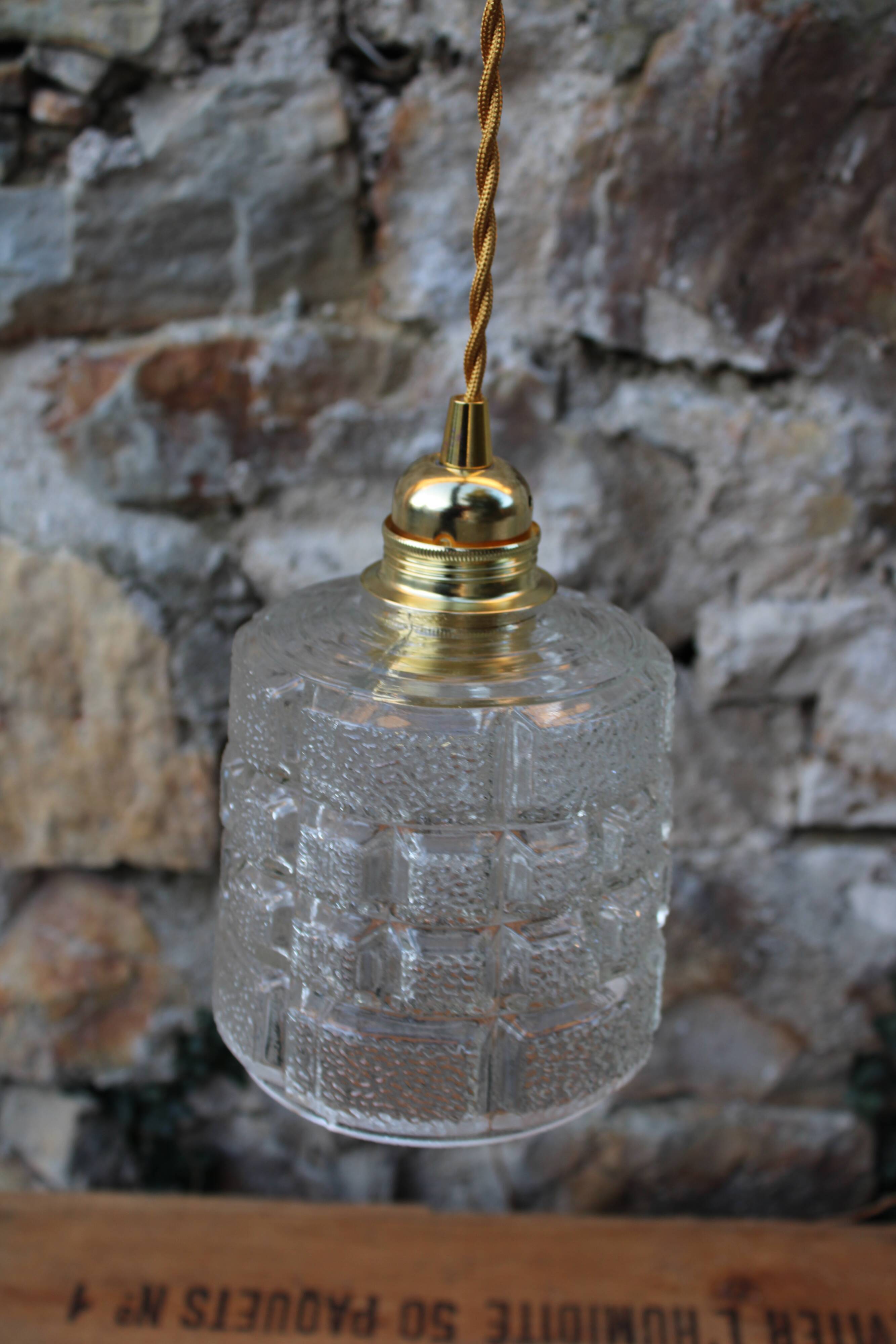 Moulded glass walk-in lamp