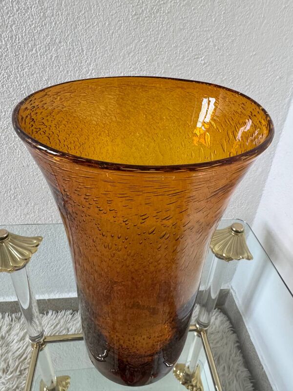 Grand vase verre bullé ambré années 60