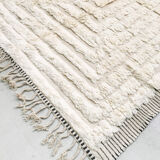 Moroccan Berber carpet beni ouarain unbleached plain with engraved pattern 300x216cm