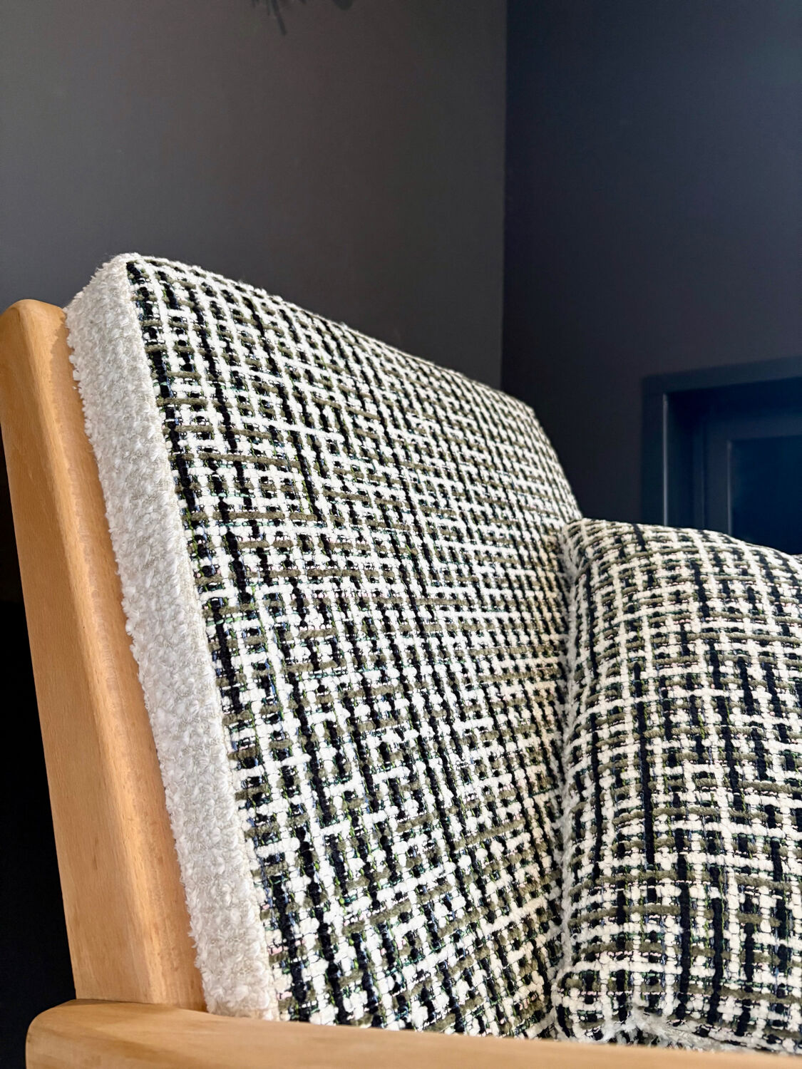 Restored vintage Scandinavian armchair – Casal Collection Tailleur fabric