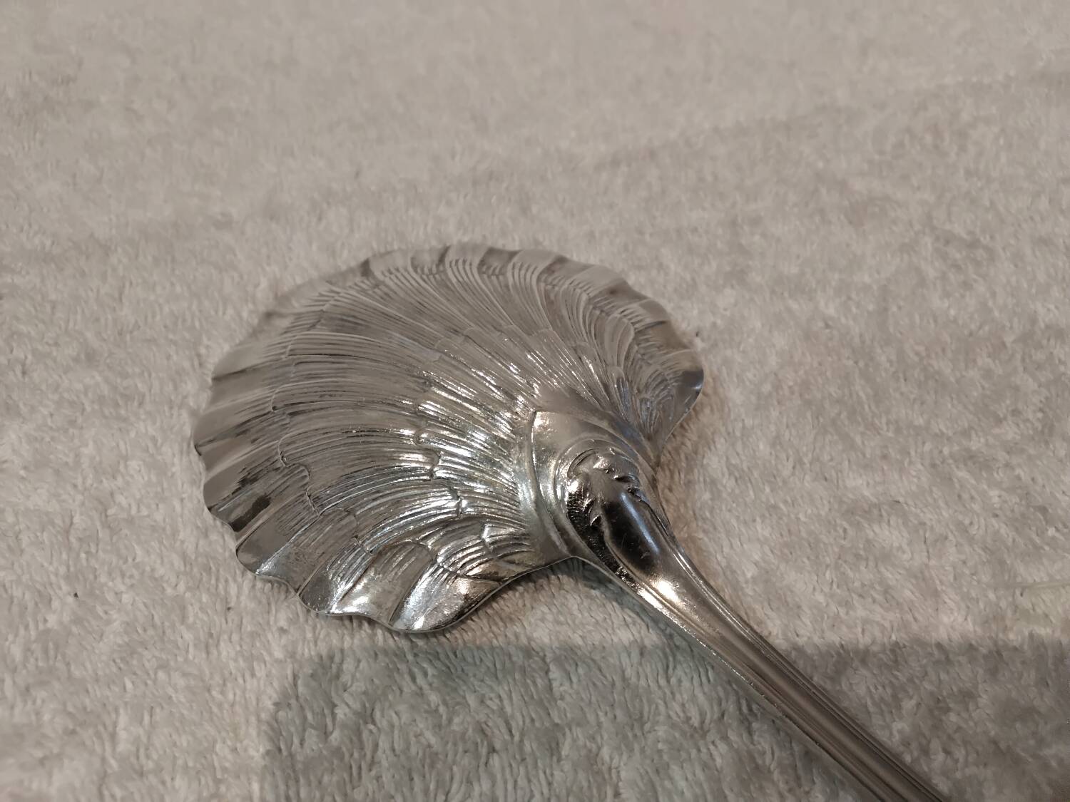 Silver-plated strawberry serving spoon, goldsmith Ercuis, laurels LXVI