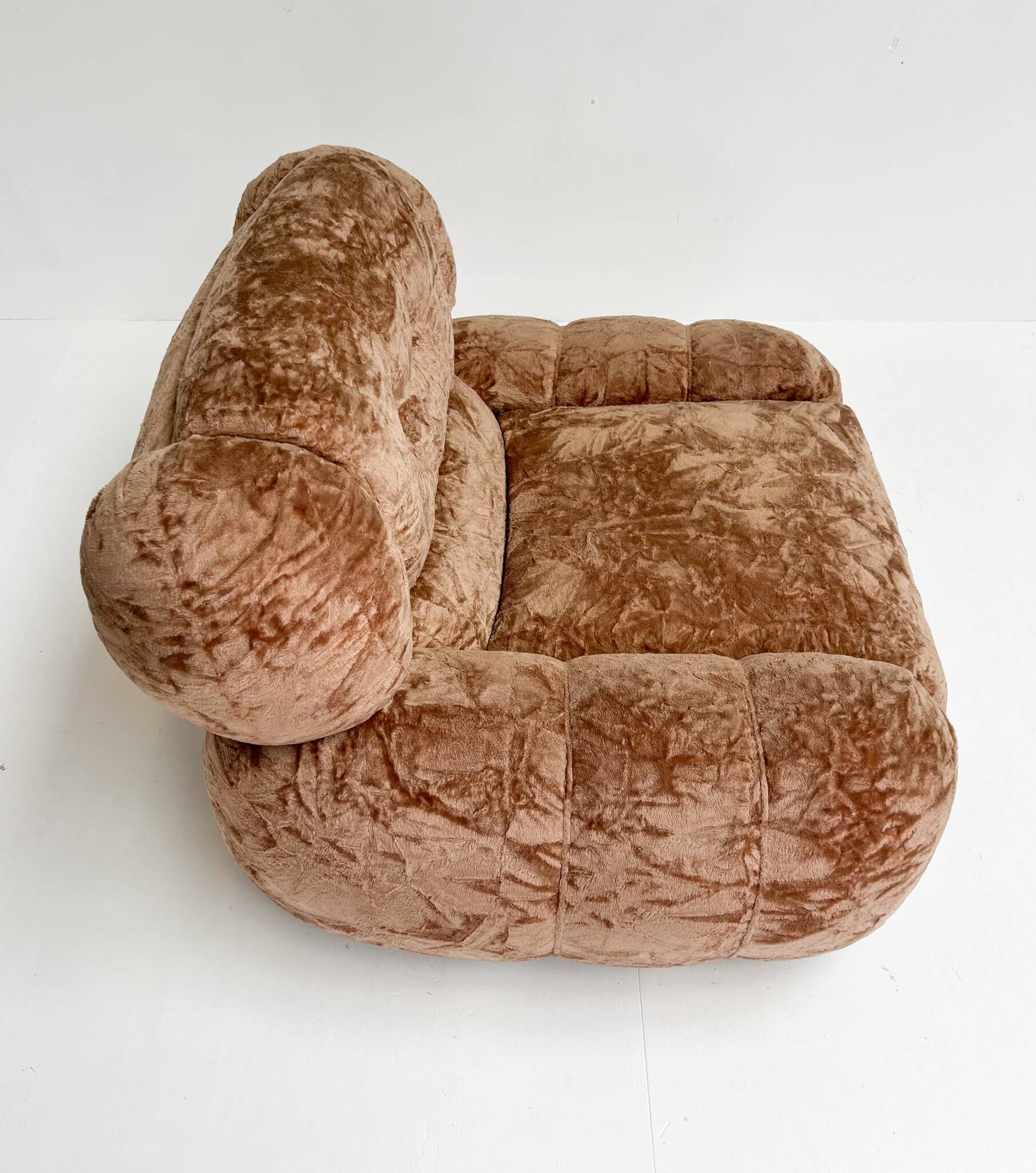 Fauteuil XL italien en velours, années 1970