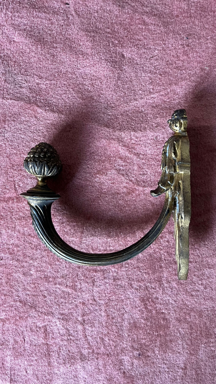 Golden bronze tieback