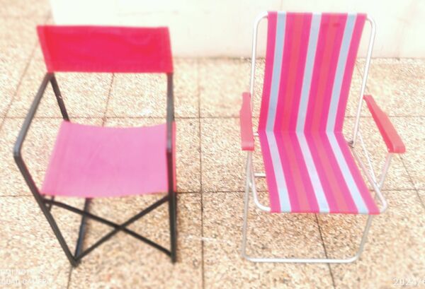 Paire de fauteuil pliant en aluminium et de fauteuil du Metteur-en-scène en fer