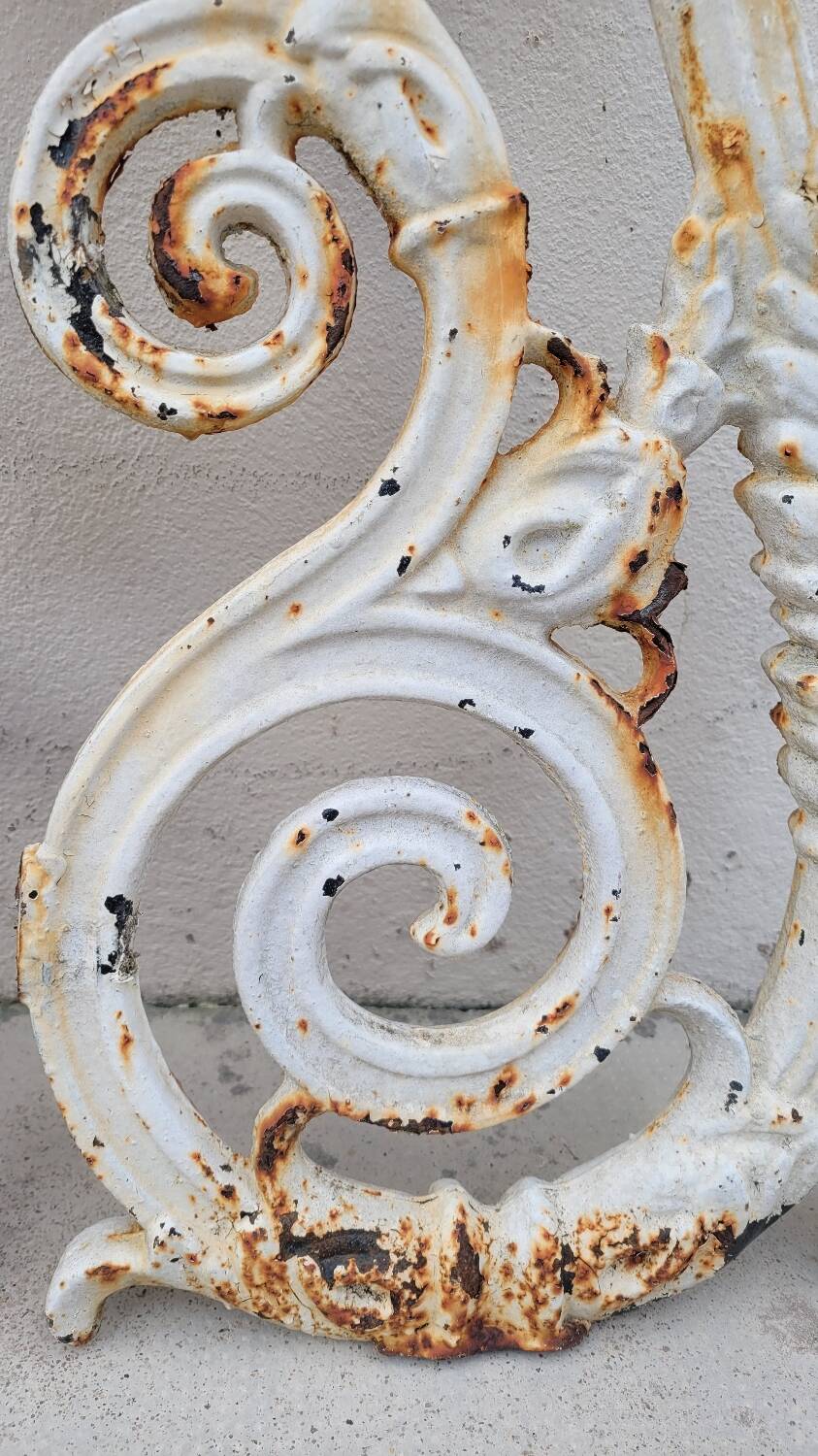 Hunting wheels gate jib bourgeois house in cast iron 19th