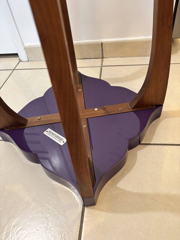 Table d’appoint ou table de chevet de designer