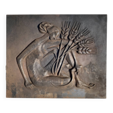 Plaque de cheminée moderniste signée Quellier ,  Femme aux épis de blé
