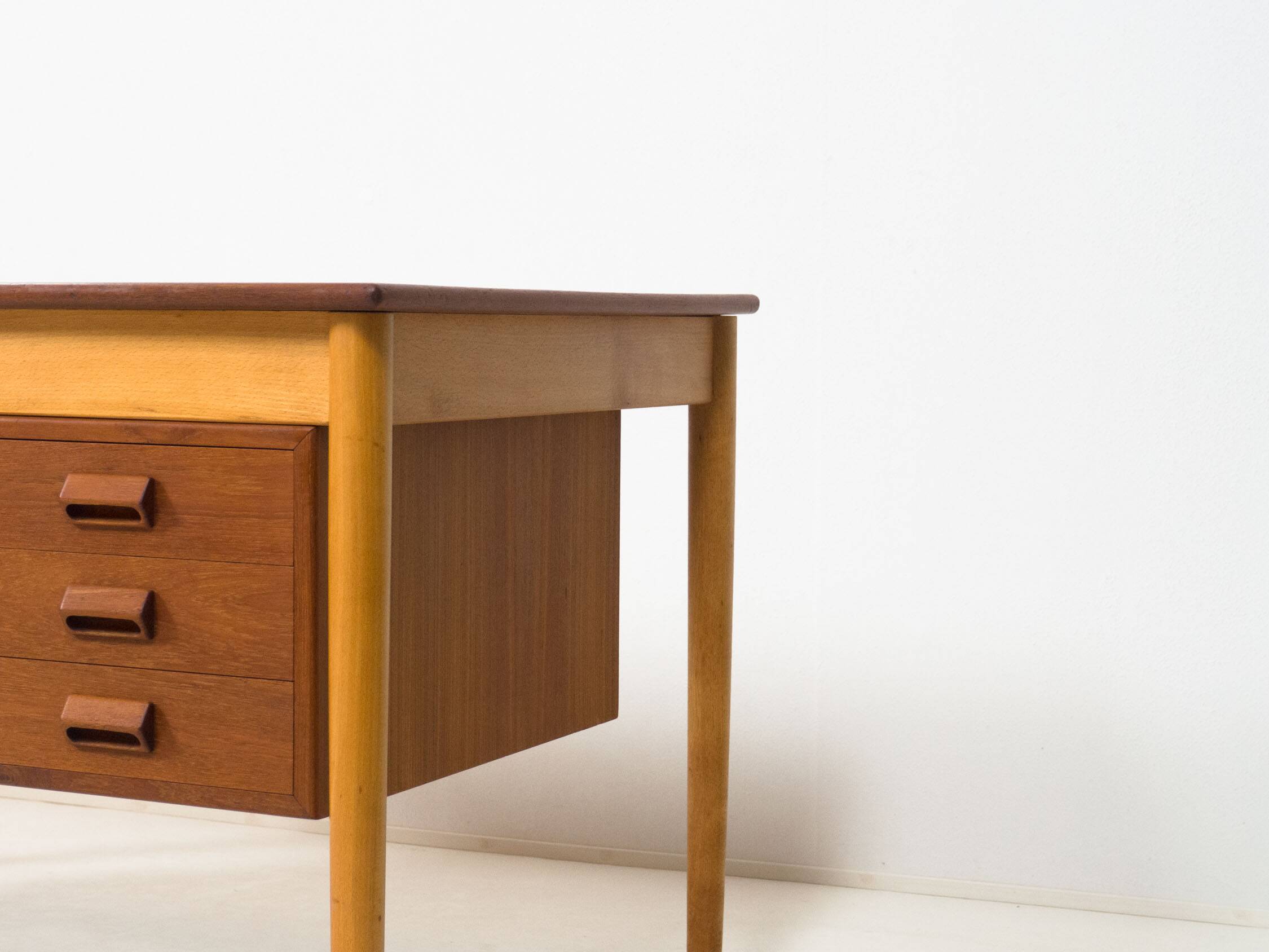 Søborg Møbler ‘model 130’ teak & beech writing desk by Børge Mogensen