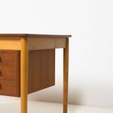 Søborg Møbler ‘model 130’ teak & beech writing desk by Børge Mogensen