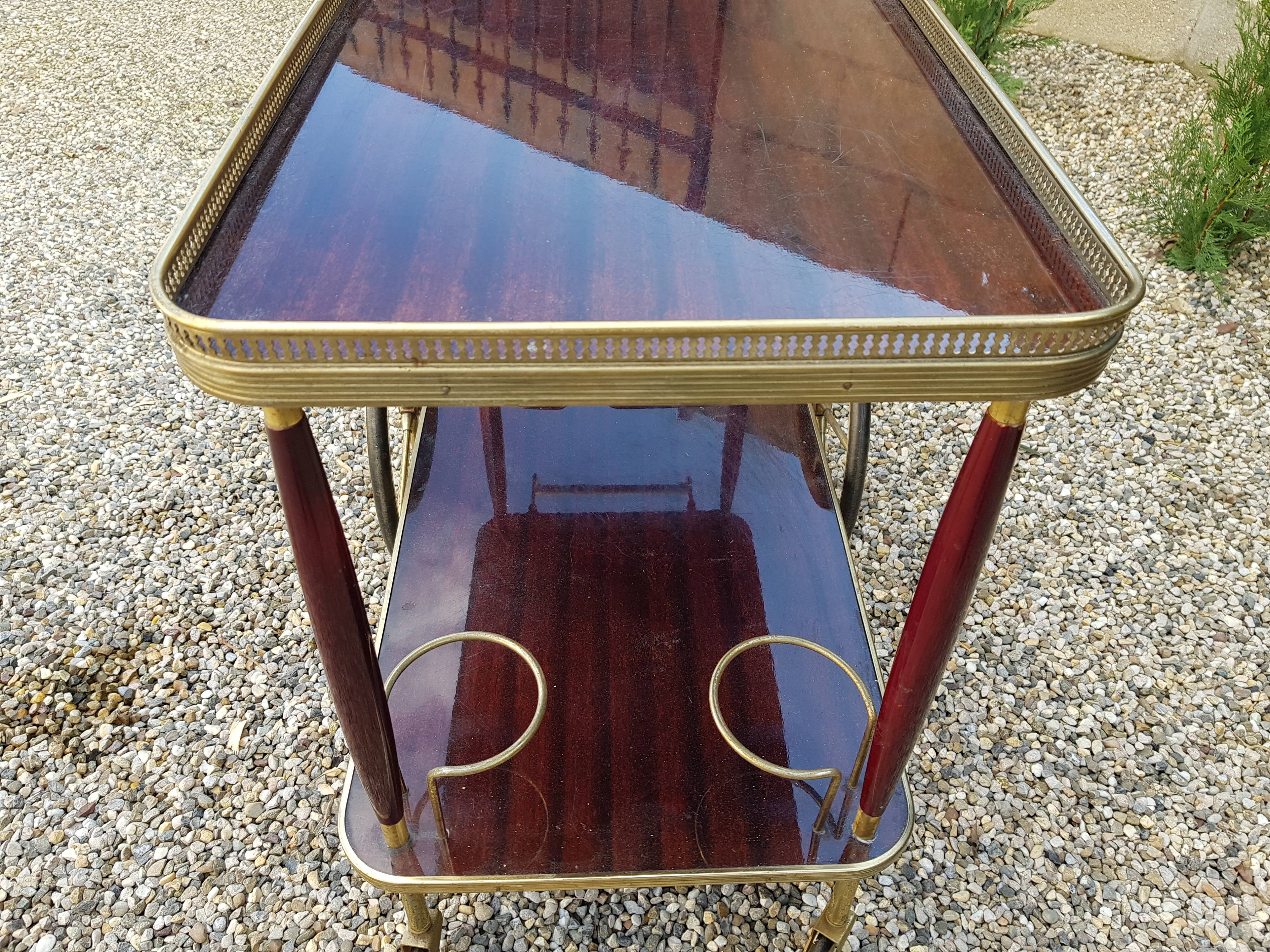 Serving table 1960