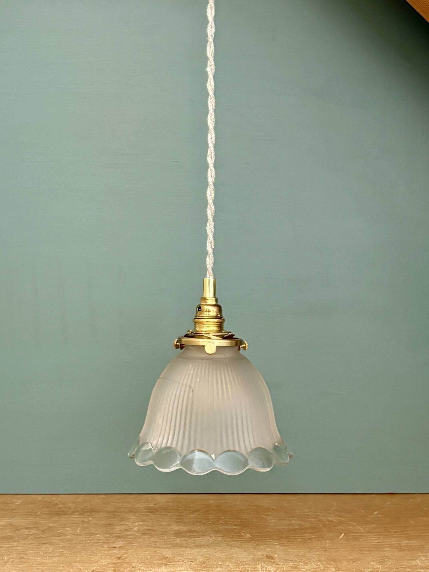 Vintage tulip suspension in frosted glass (TFB1)
