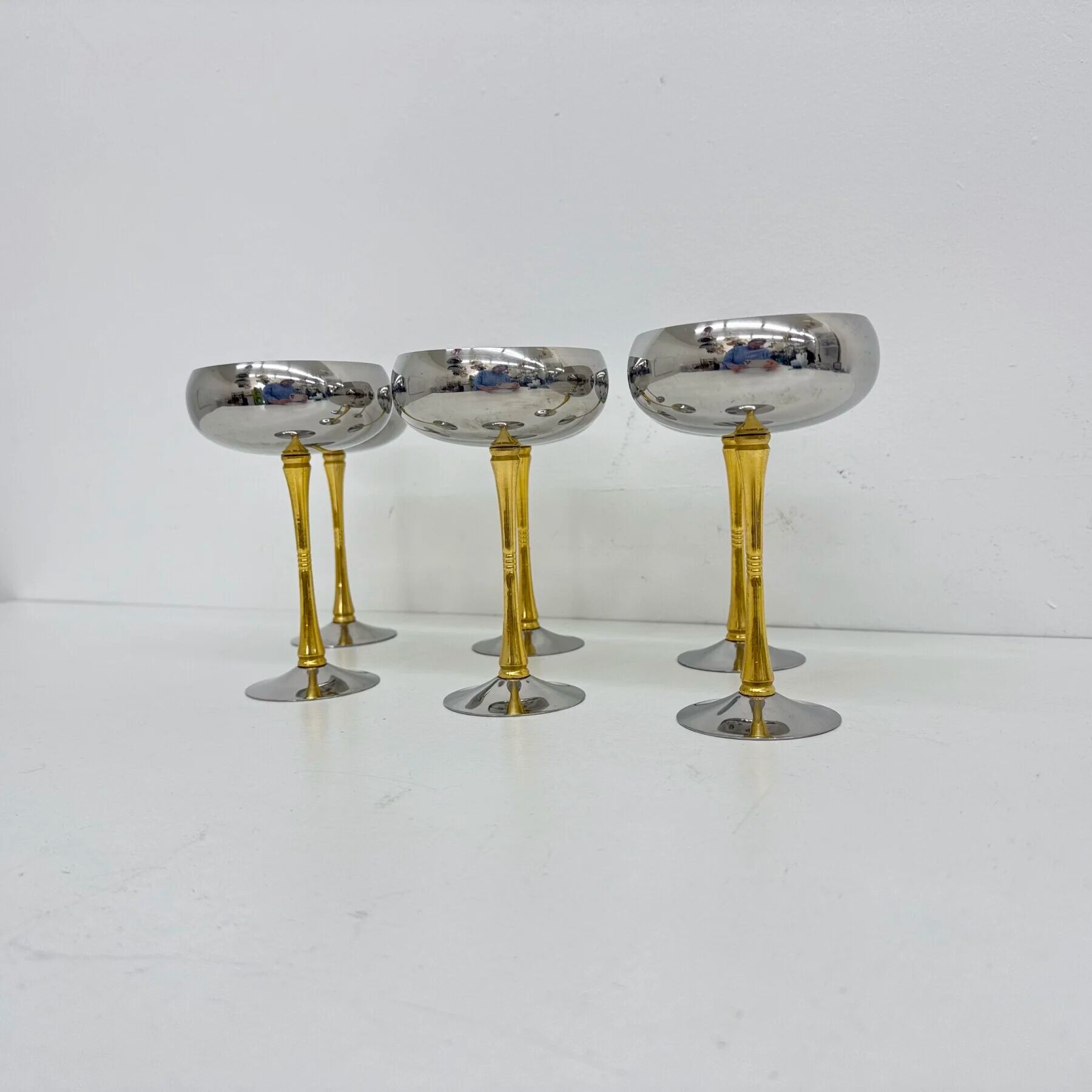 Ensemble de 6 coupes à champagne en acier inoxydable et laiton italien des années 1970.