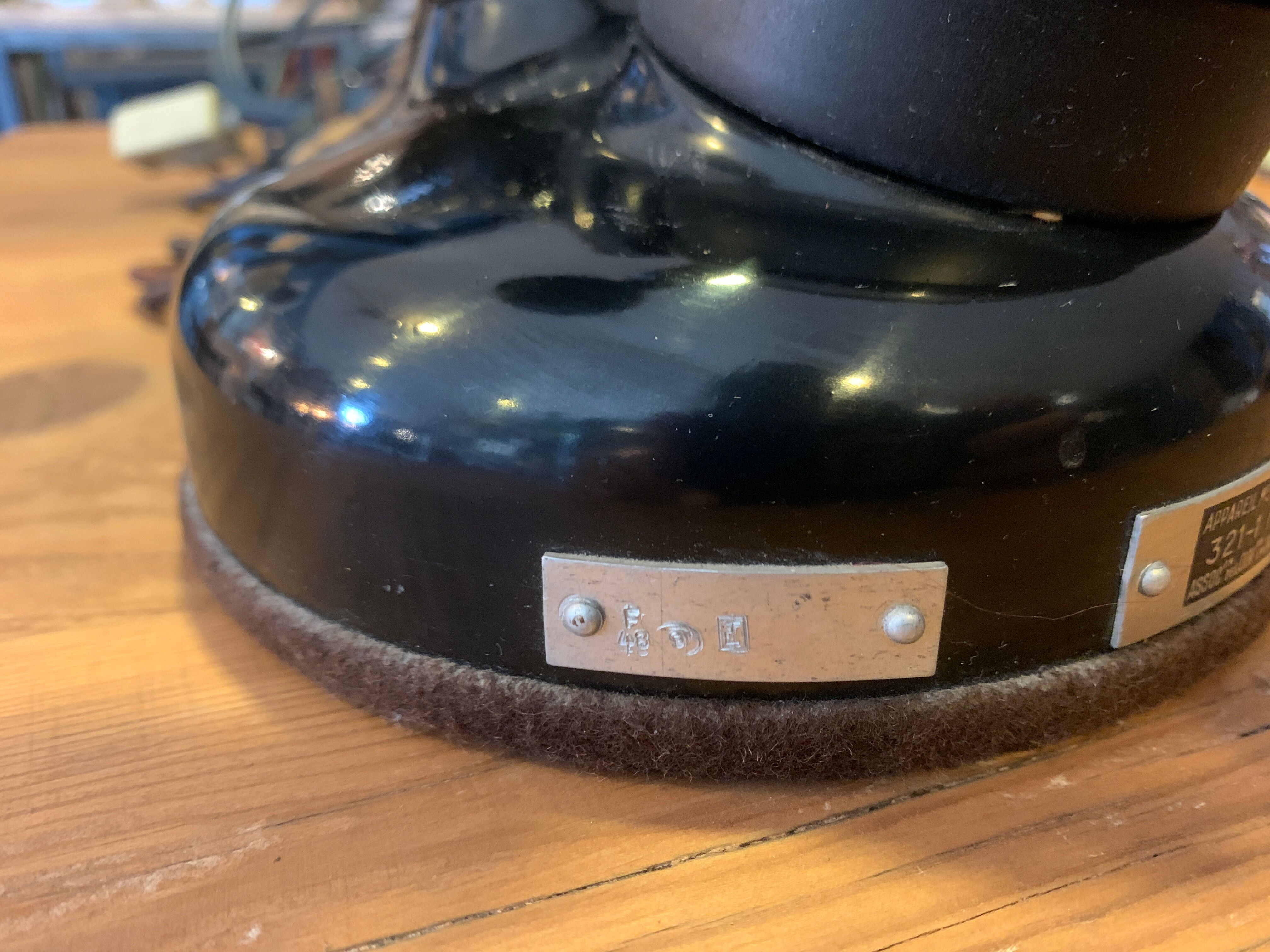 Burgunder column phone in bakelite