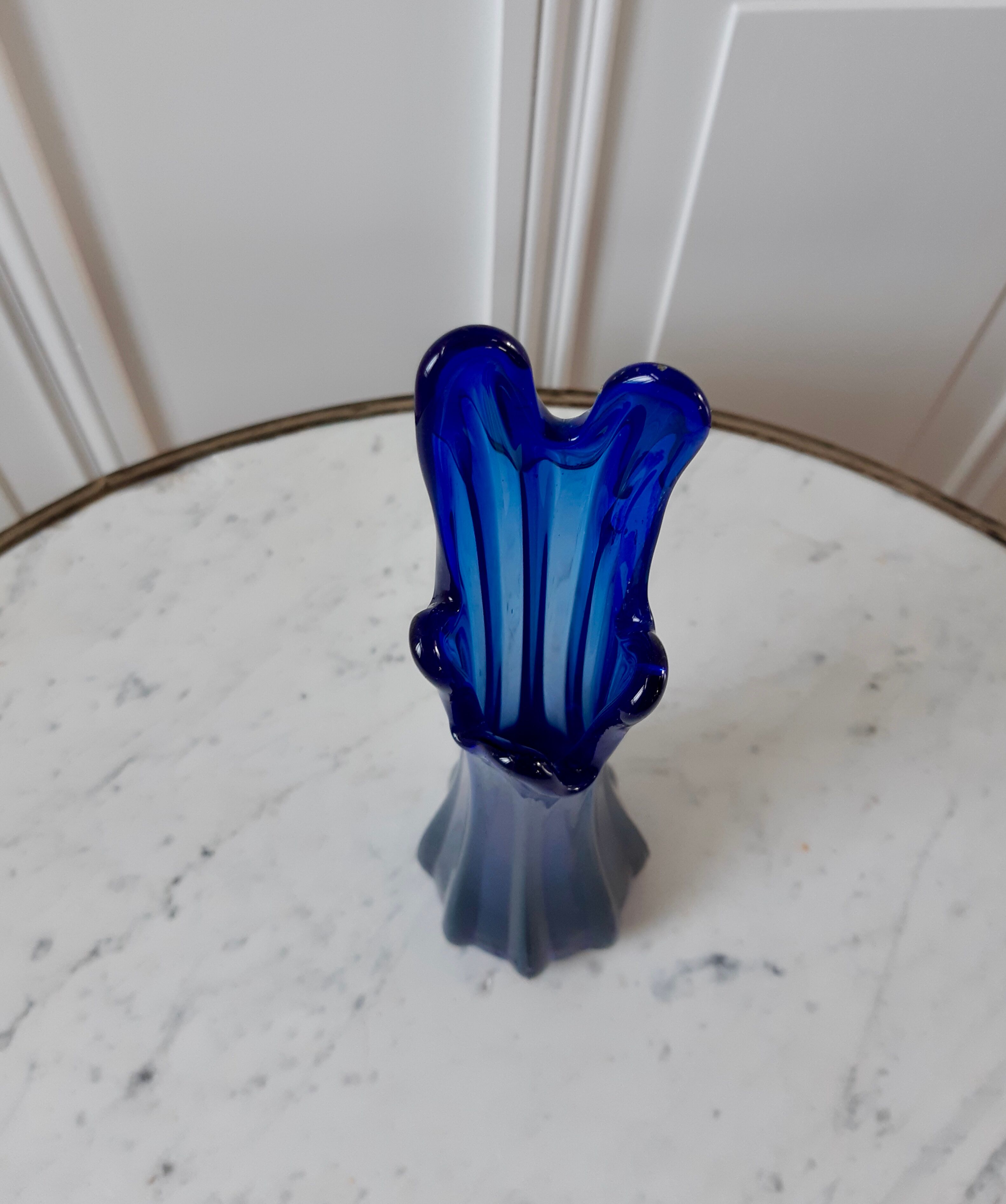 Soliflore in king blue glass paste