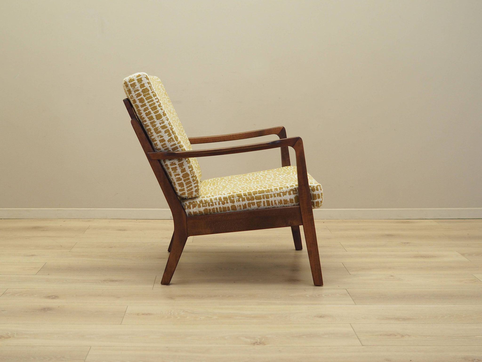Fauteuil en hêtre, design danois, années 1970, production : Danemark