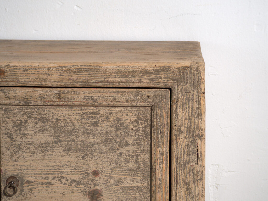 Buffet ancien en bois d’orme – Chine, vers 1950