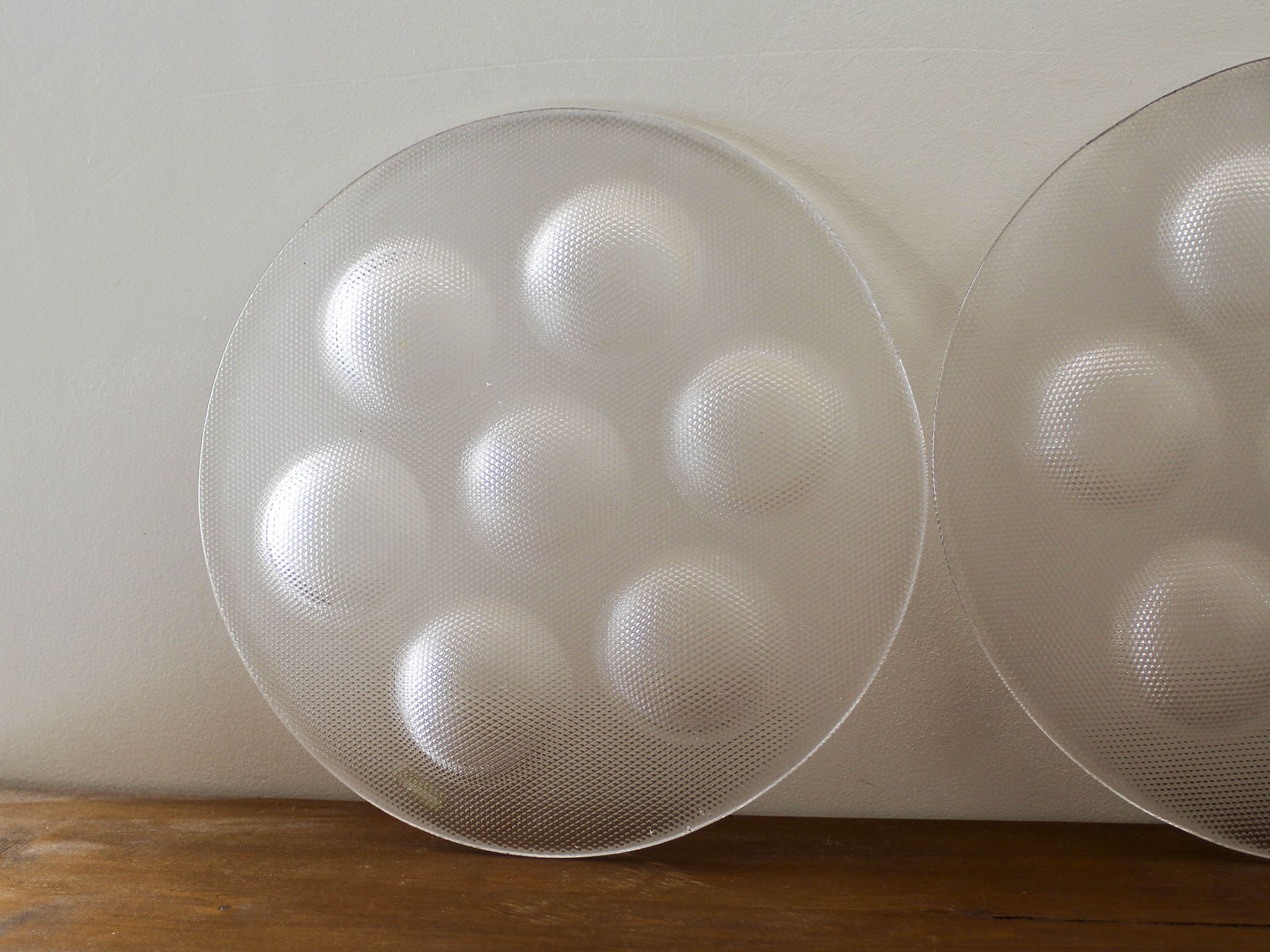 Set of 2 Kosta Boda oyster plates Sweden