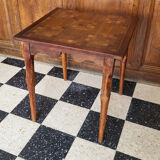 Table carrée en bois