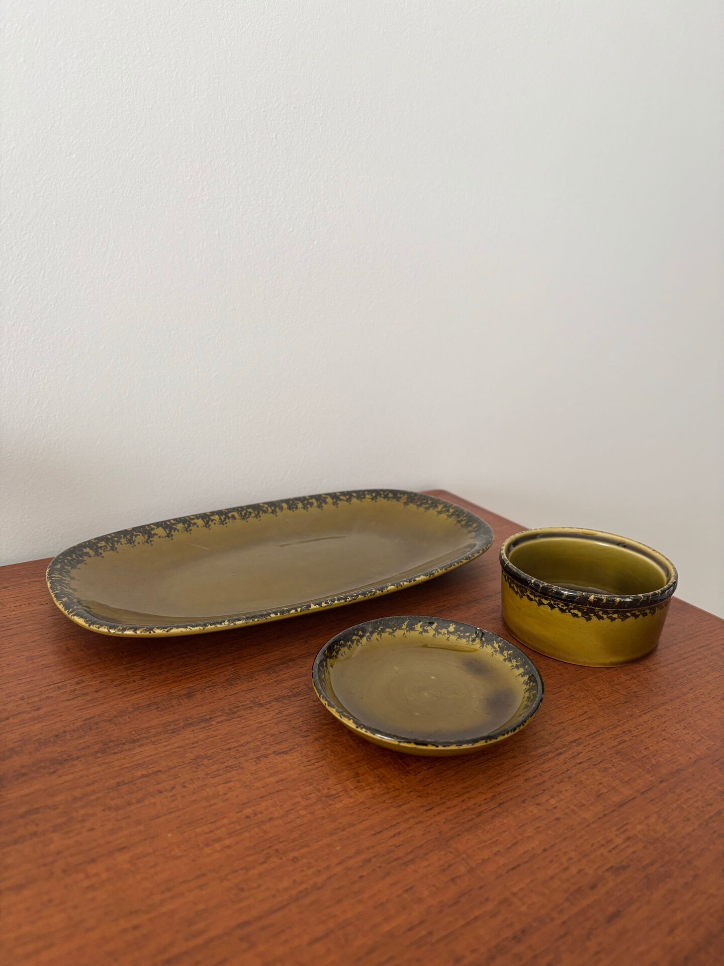 Vintage ceramic set Gien khaki serving dish and 2 ramekins.