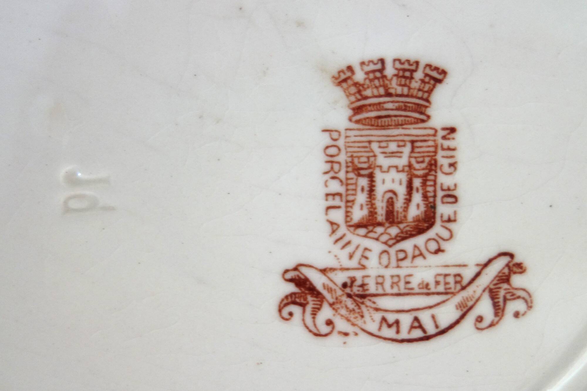 Service part # 1 ironstone Gien May around 1900