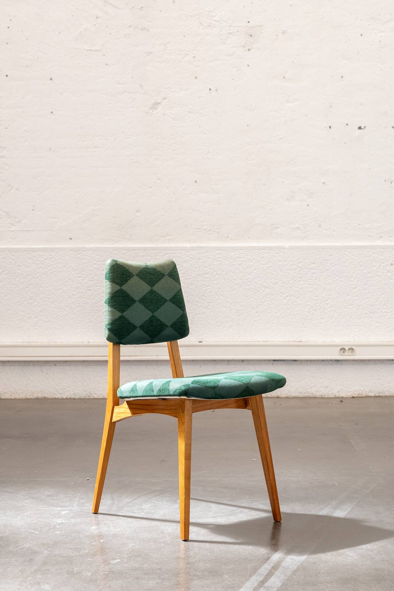 Set of 4 volak chairs