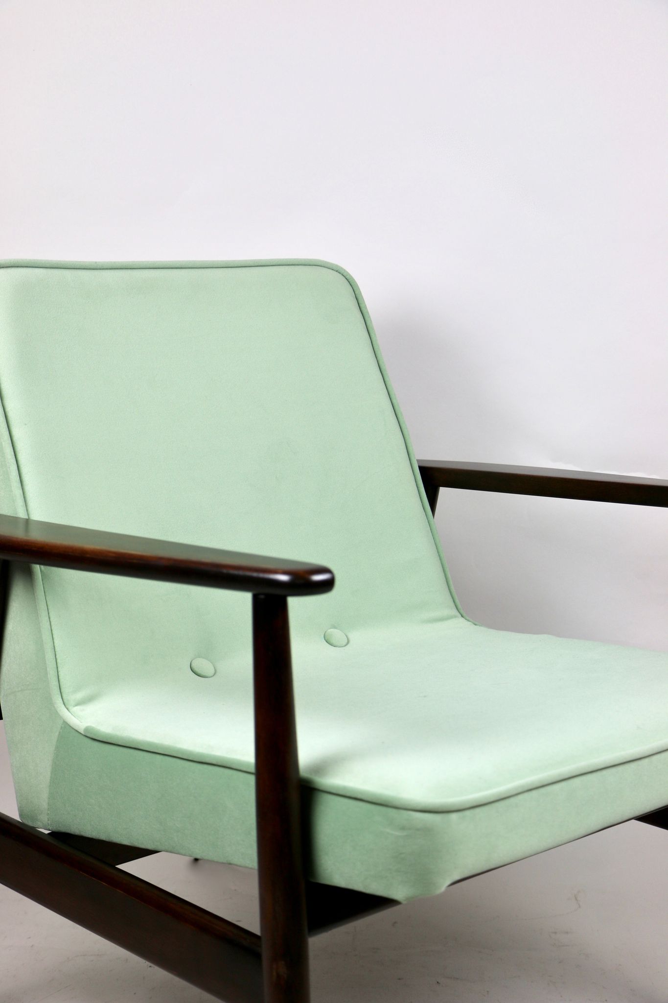 Chaise longue vintage vert clair GFM63 par J.Kedziorek, années 1970