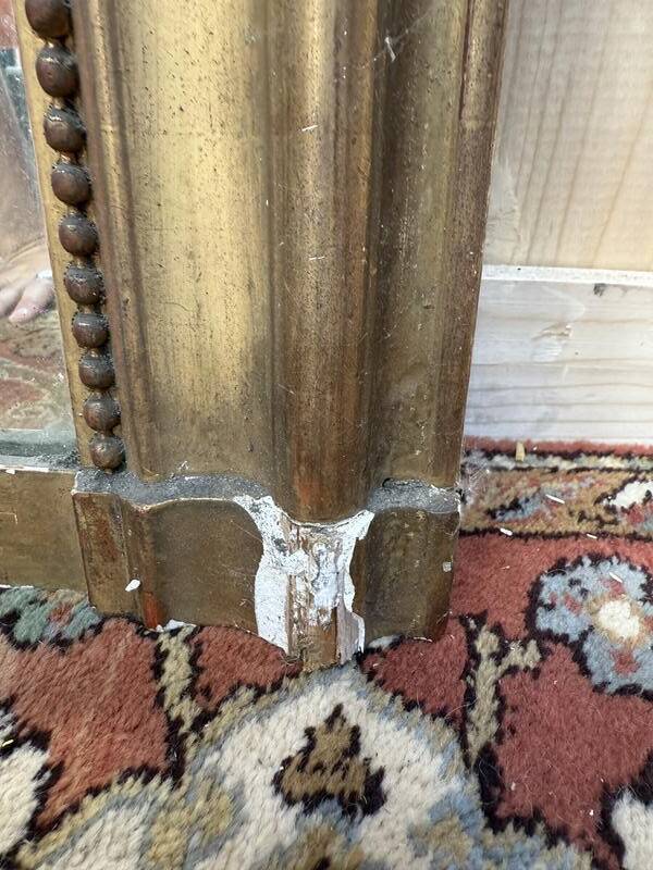 Miroir époque Louis Philippe à la feuille d'or.