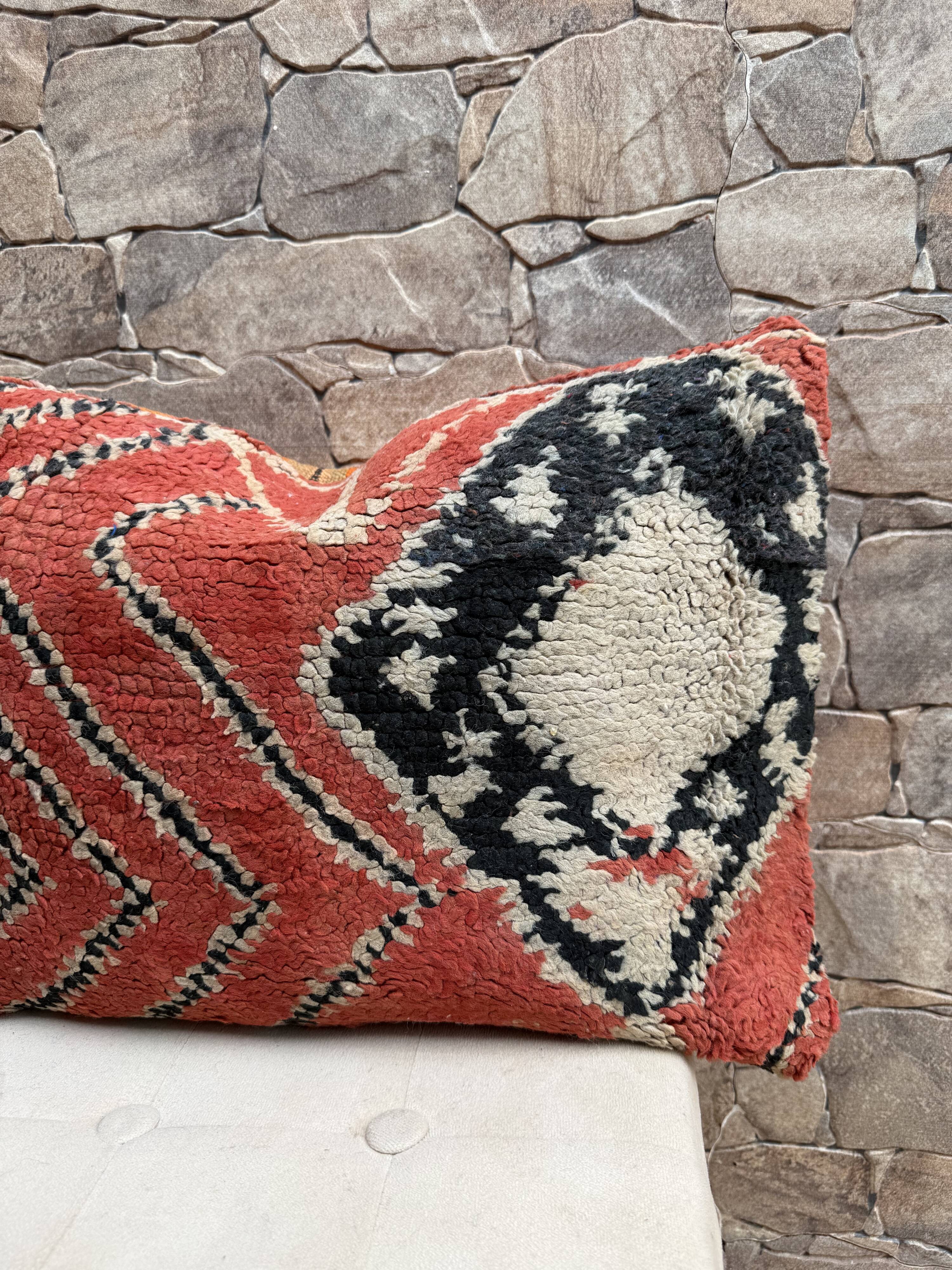 Vintage Berber wool cushion cover: Moroccan Kilim cushion