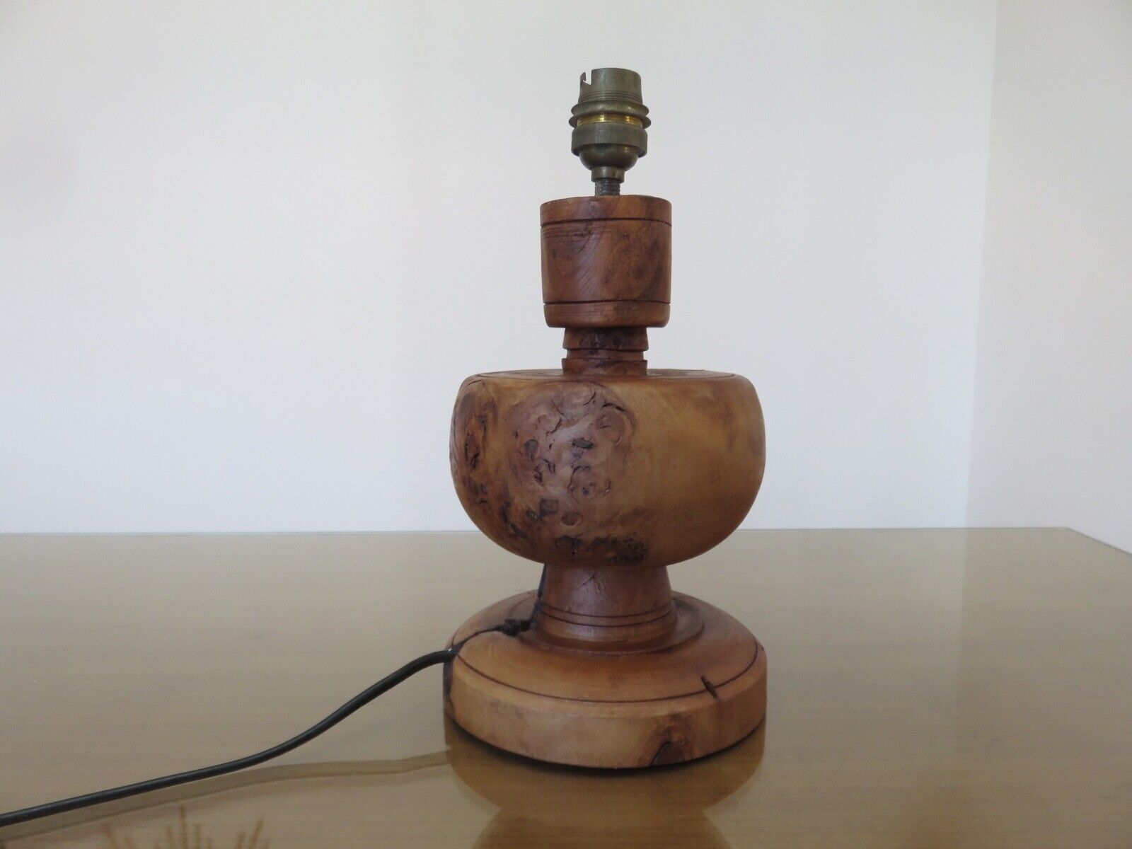 Pied de lampe en orme massif tourné années 60