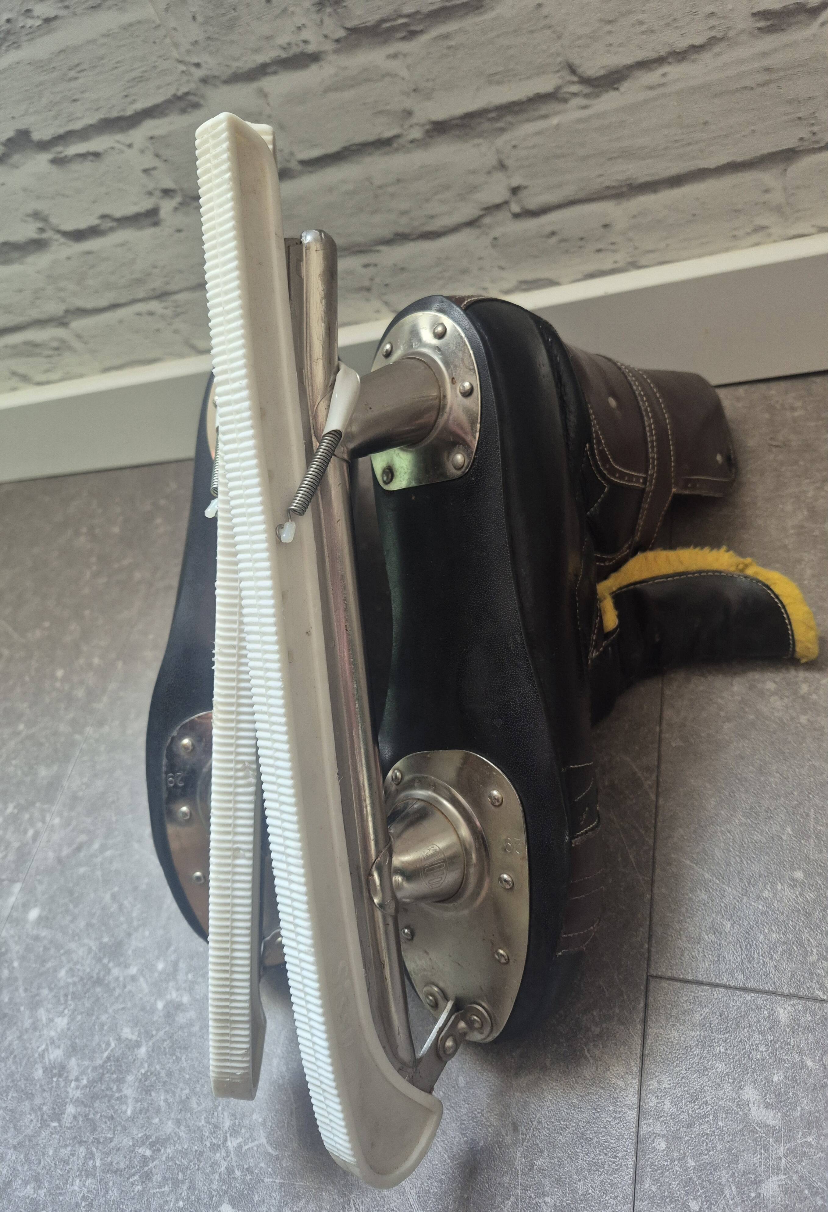 Vintage leather ice skates Kovopol