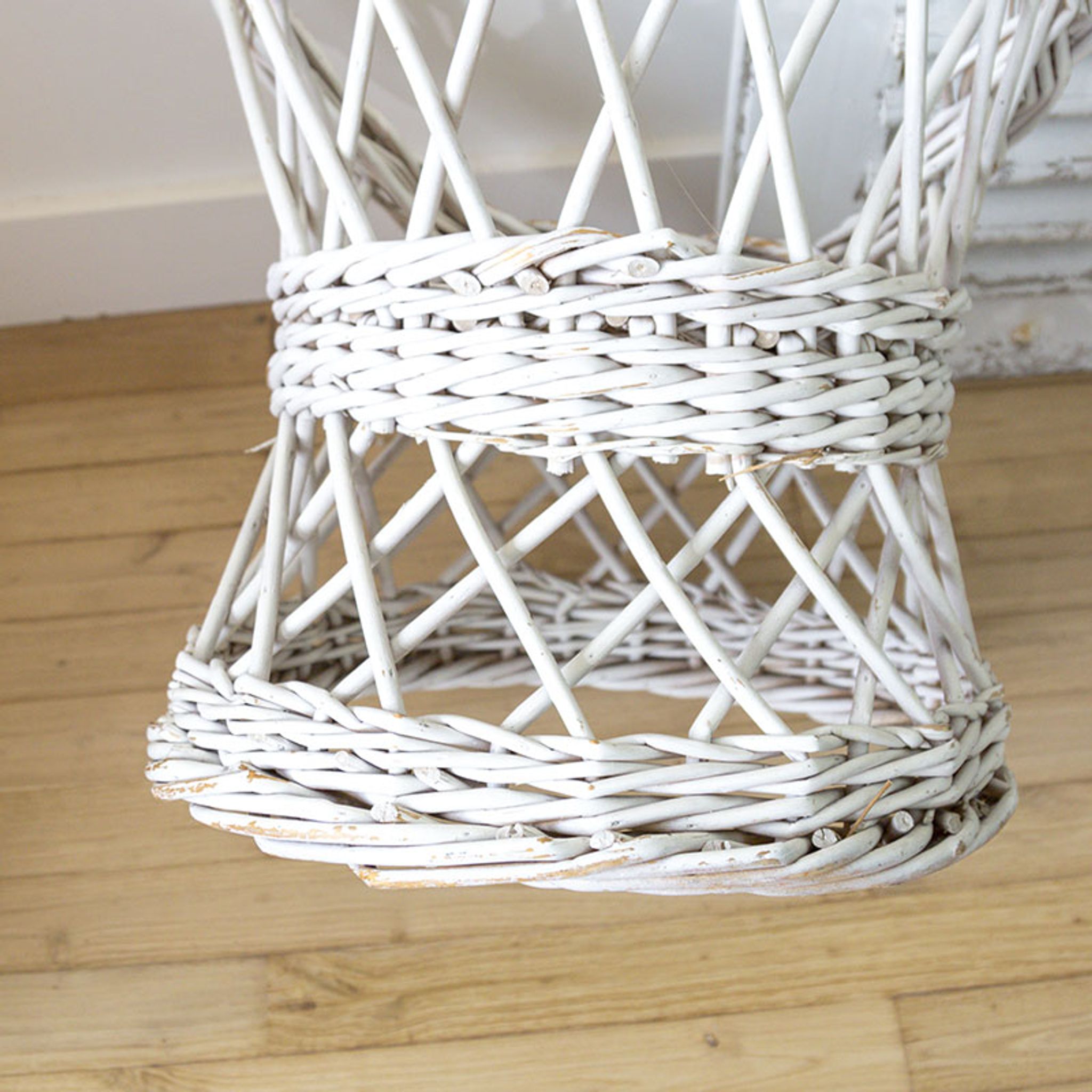 Fauteuil enfant corbeille rotin blanc