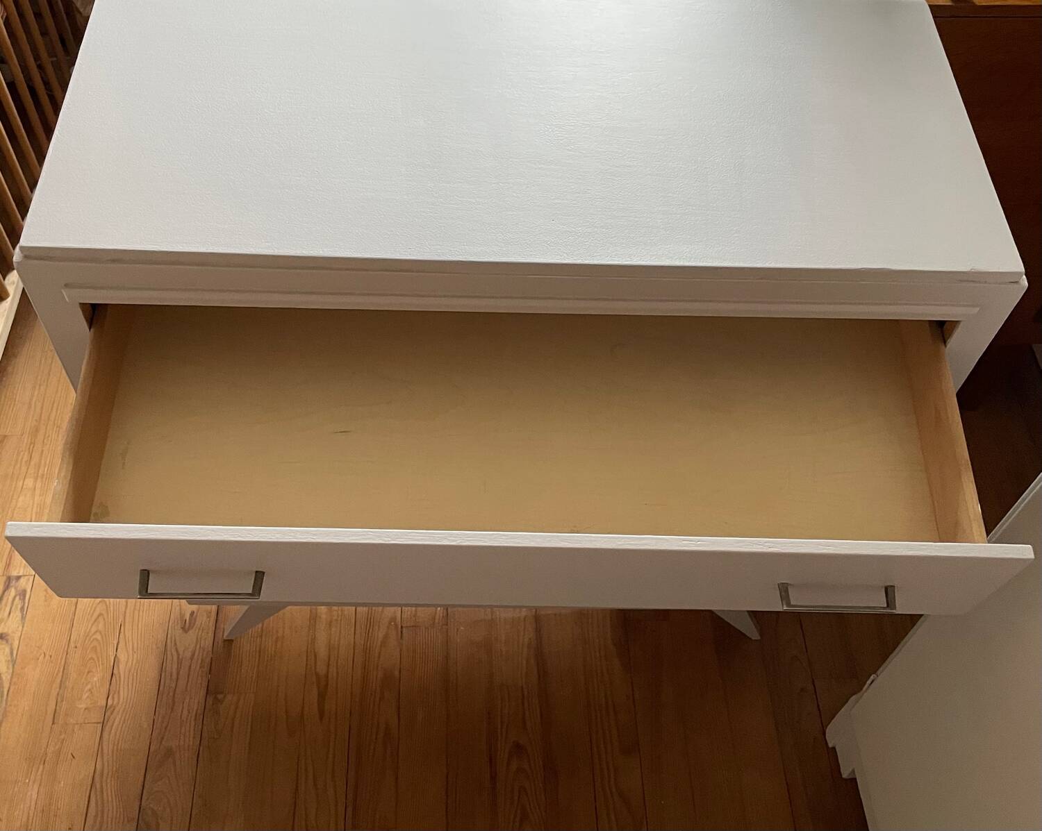 Commode vintage pieds compas