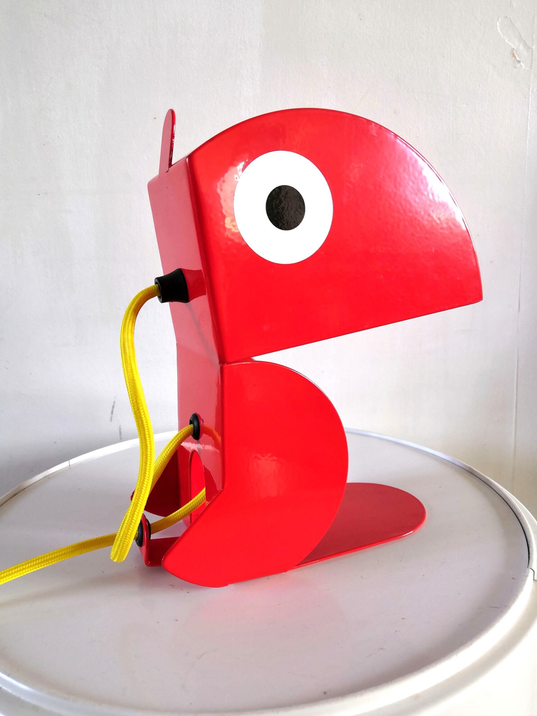 Design toucan lamp carmine blue