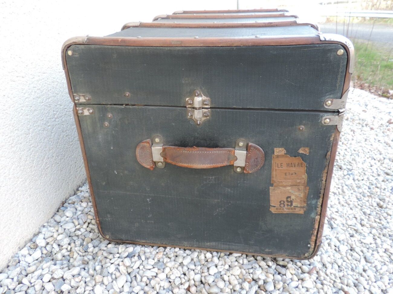 Old trunk of travel time 1900