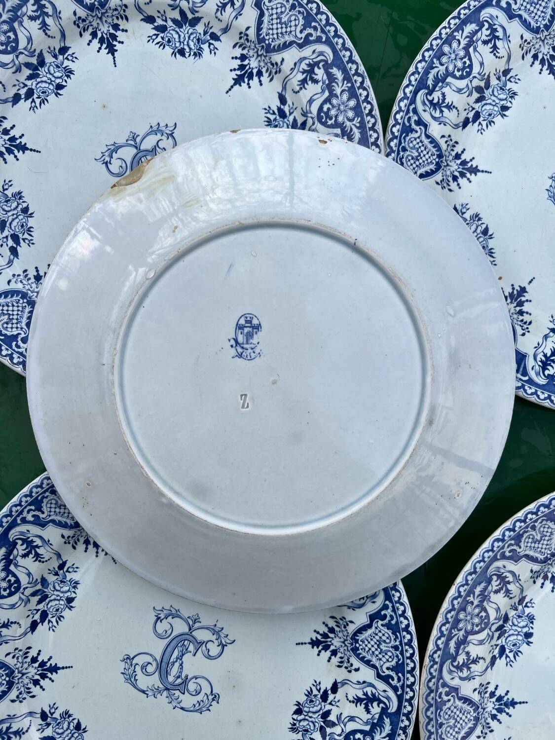 6 assiettes Gien série monogramme « 2nd choix »