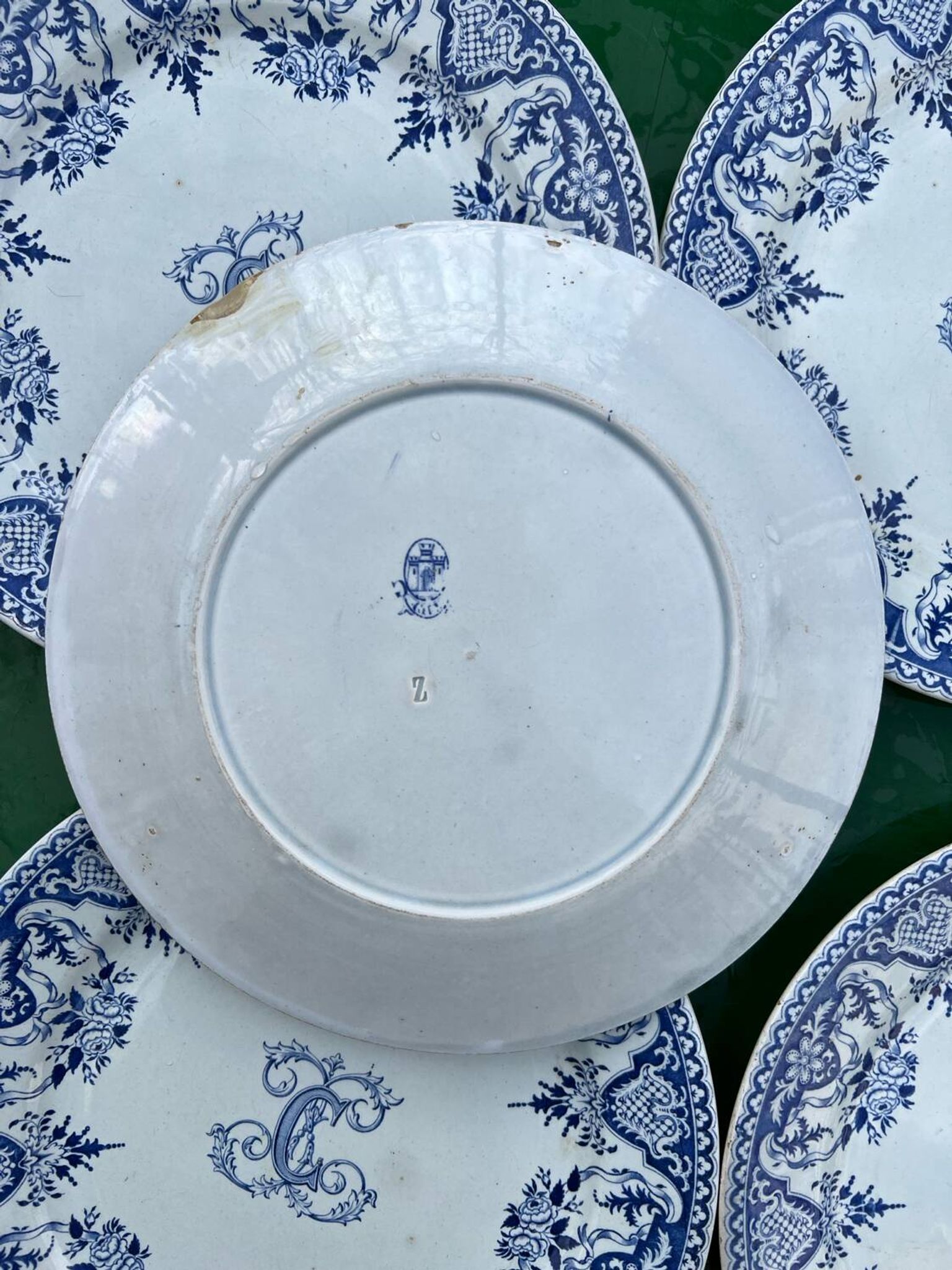 6 assiettes Gien série monogramme « 2nd choix »