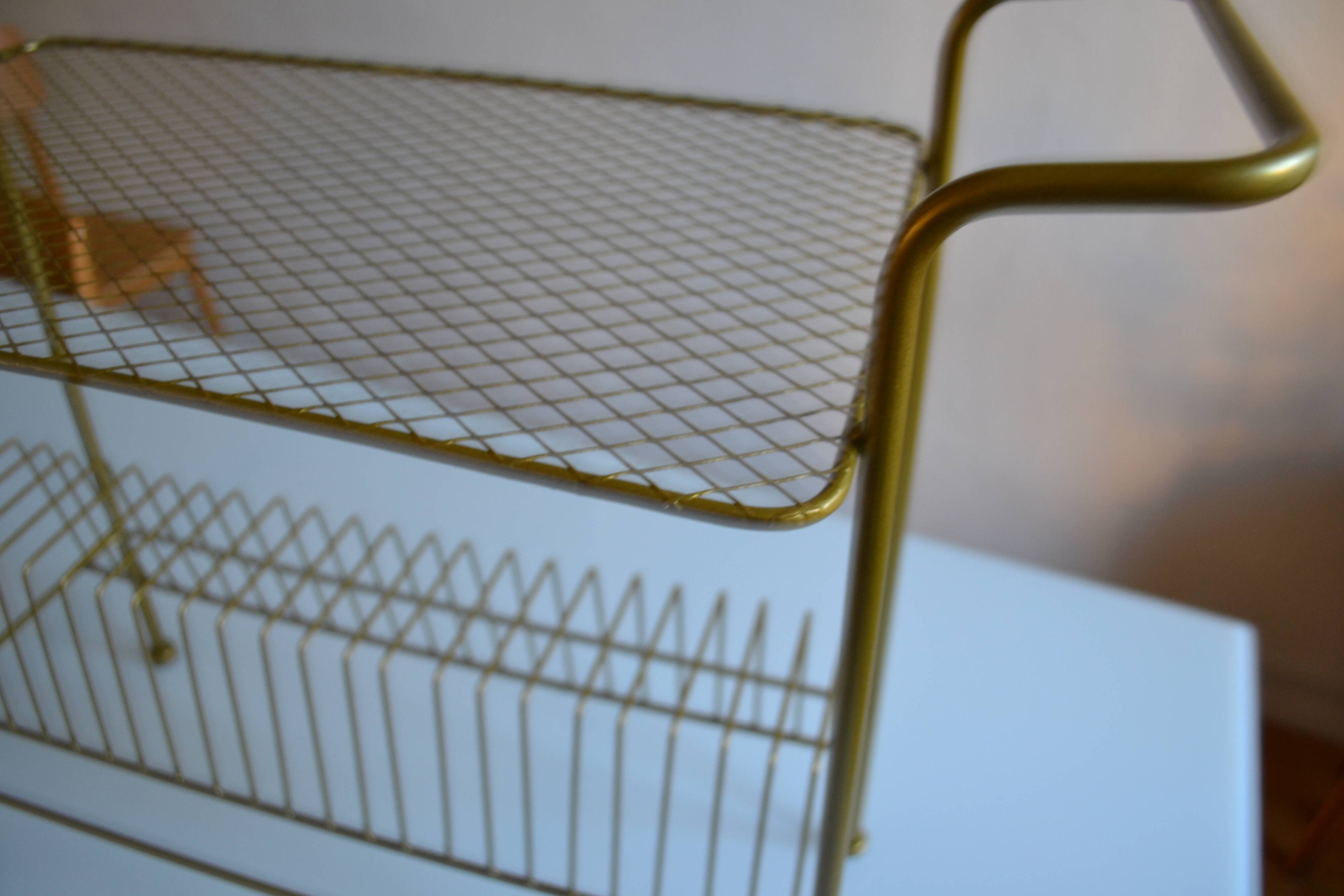 Vintage end table / coffee table & magazine rack