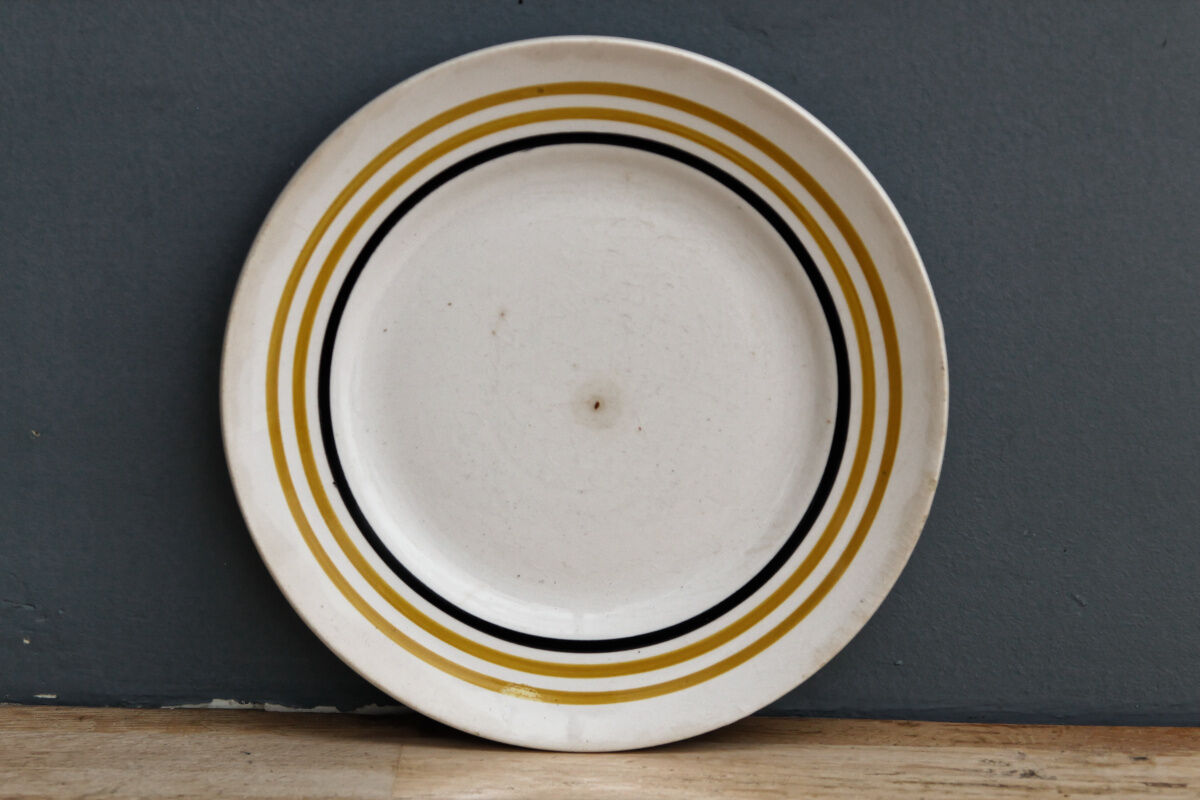 Lot of 9 dessert plates - Wolves Mill