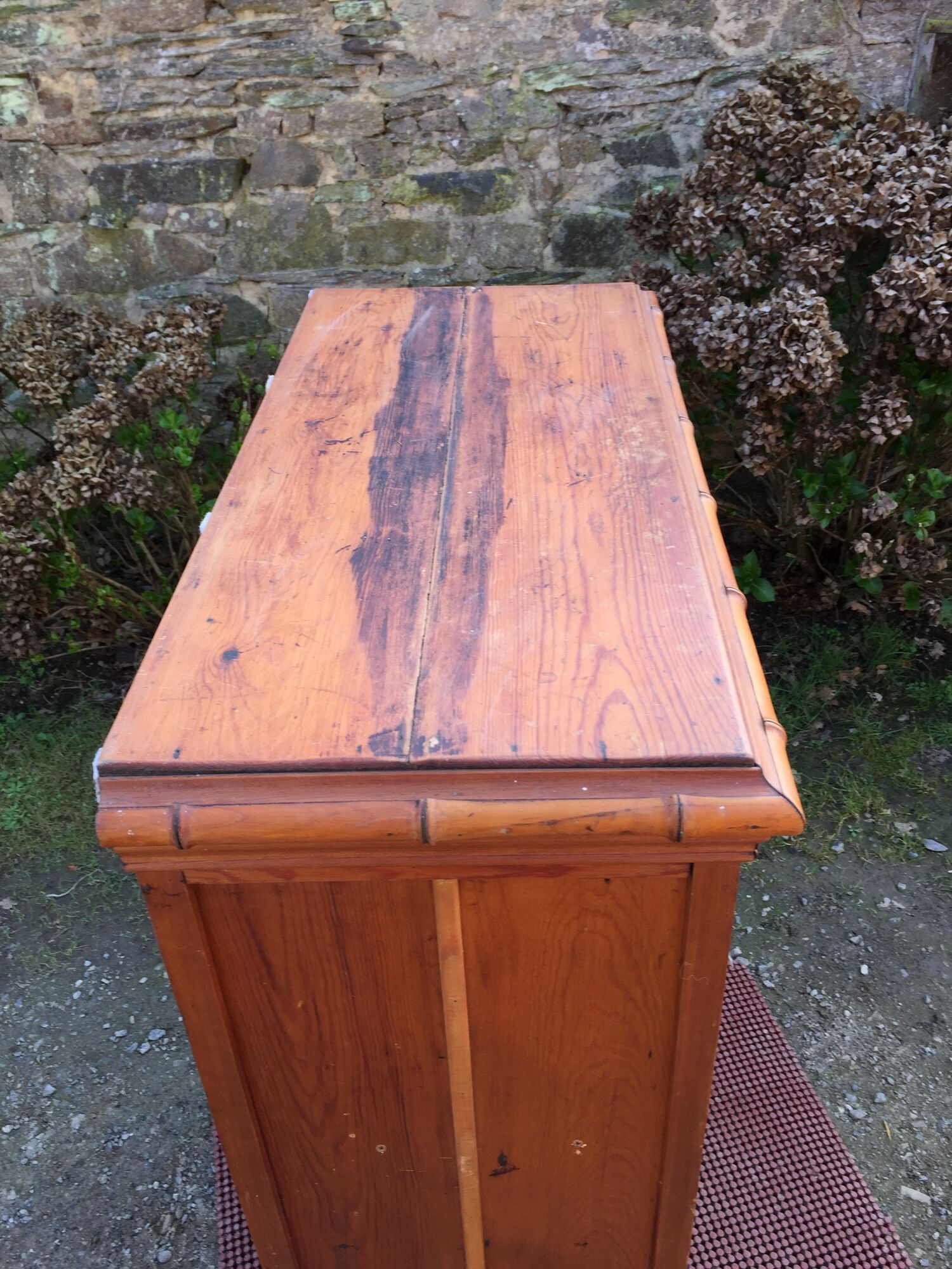 Armoire vintage en pitchpin et bambou d’époque 1900