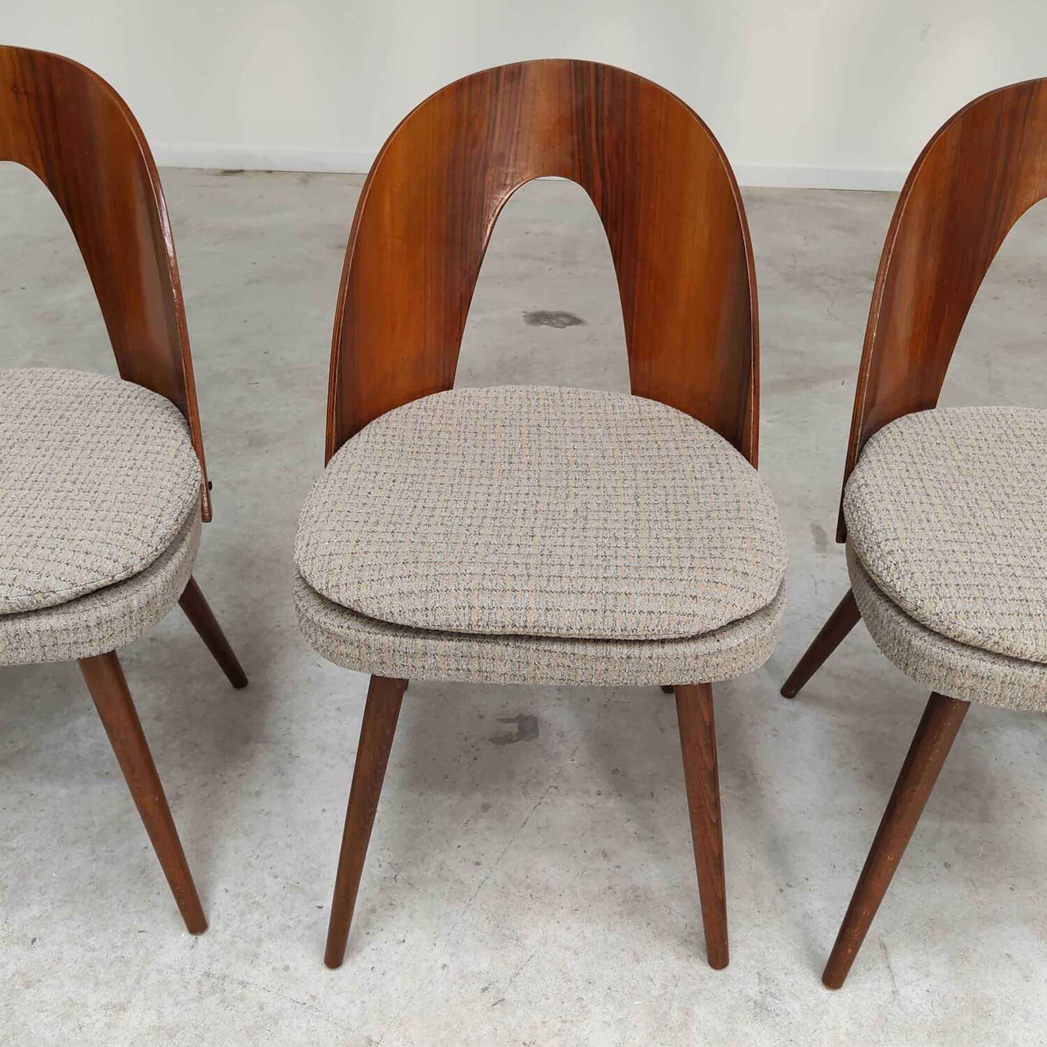 Set of 4 chairs by Antonin Suman for Tatra Nabytok 1960